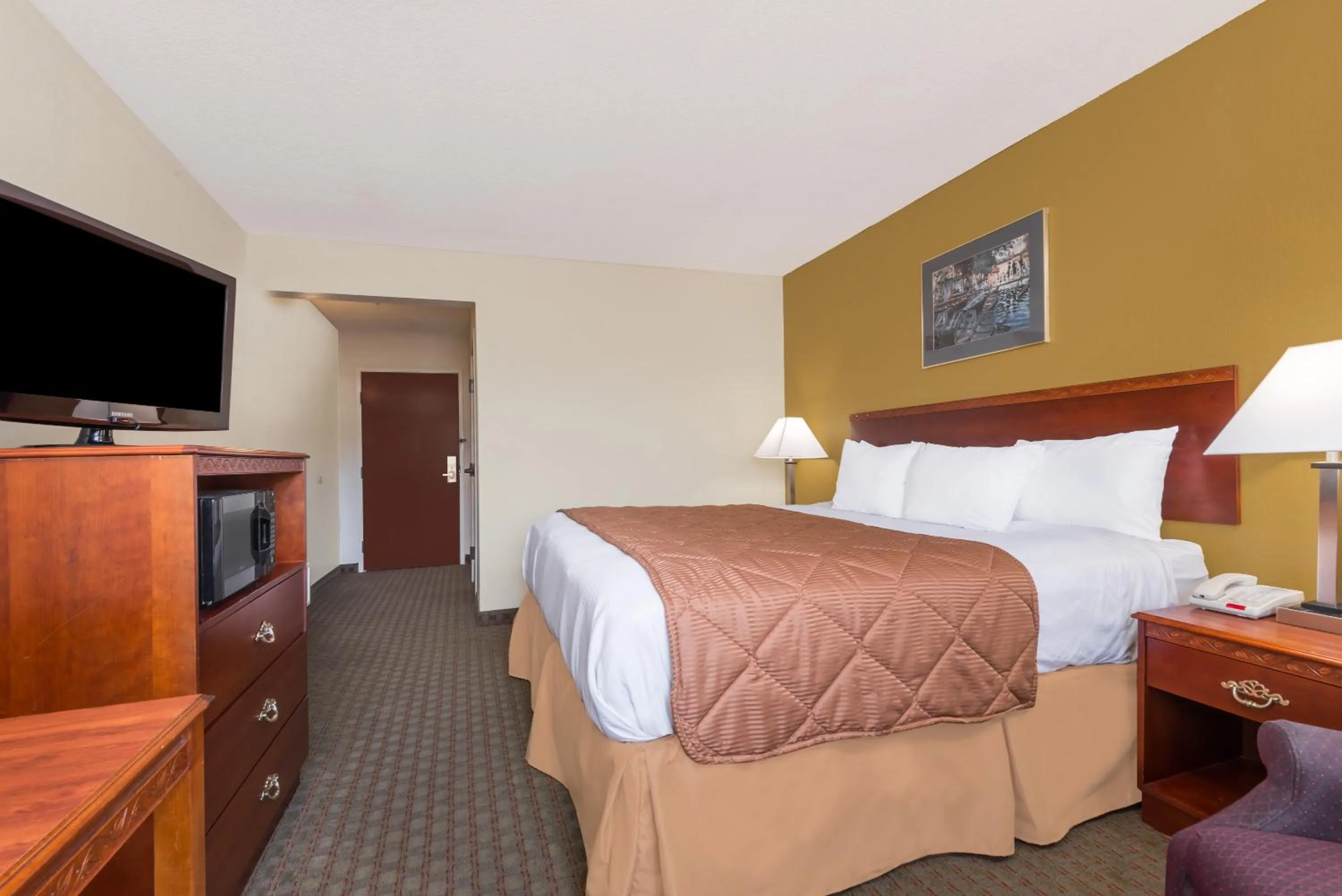 King Room - Disability Access/Non-Smoking in Days Inn by Wyndham Norton