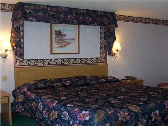 King Room - Smoking  in Passport Inn and Suites - Middletown