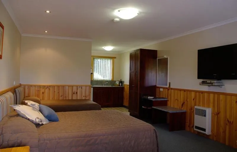 Deluxe Family Room in Kentish Hills Retreat