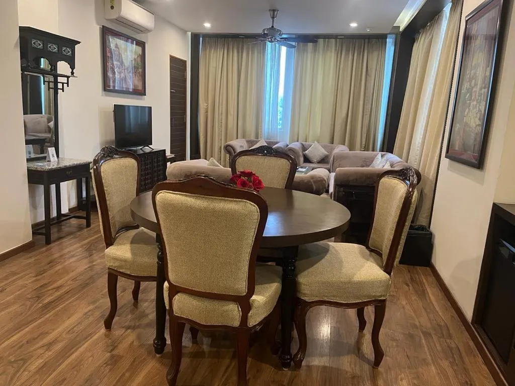 Suite with complimentary drop to Imambara between 8 am to 7 pm in Clarks Avadh