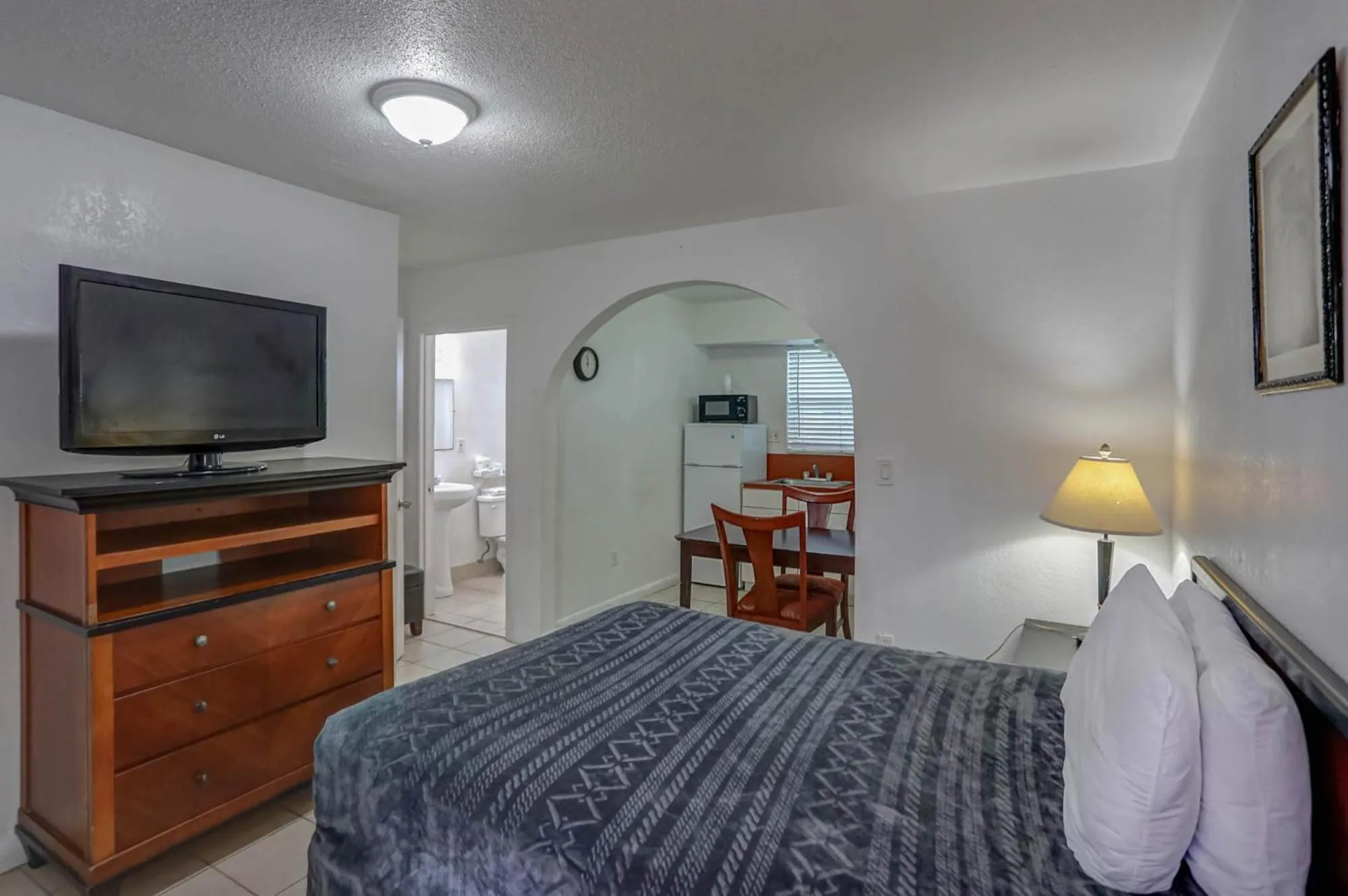 Studio in Green Seas Motel