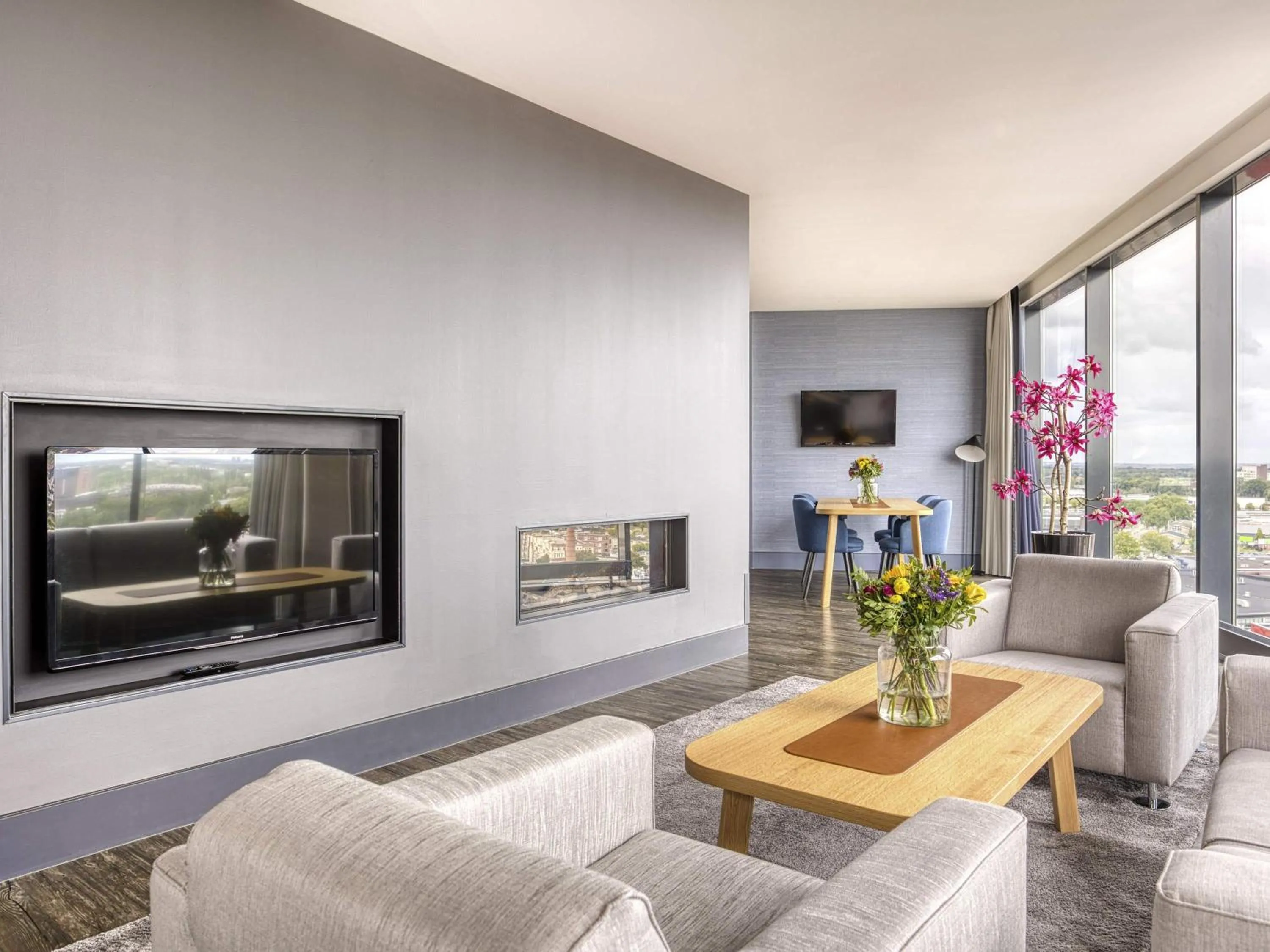 Executive Suite with Double Bed and Separate Living Room in Mercure Hotel Amersfoort Centre