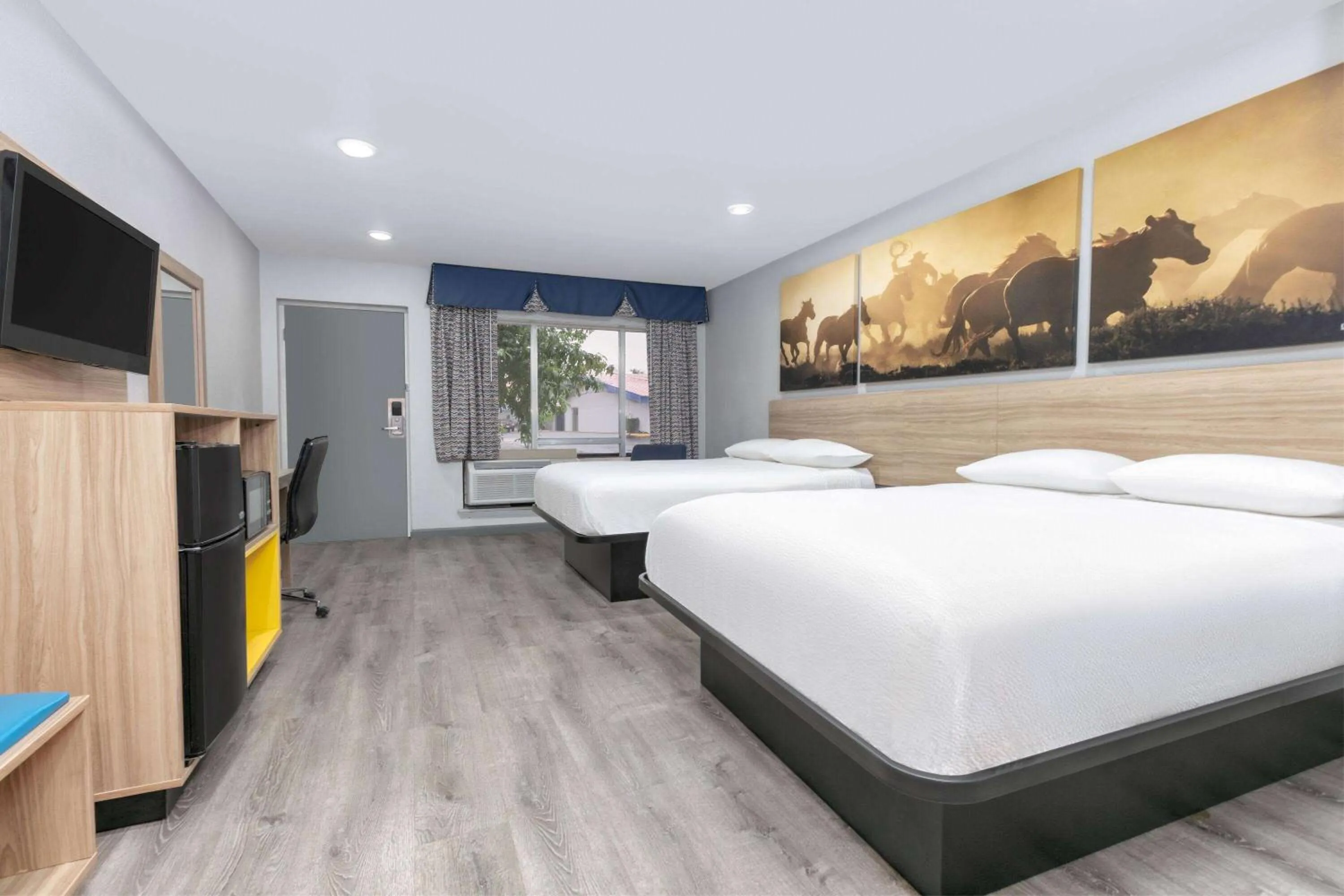 Days Inn by Wyndham South Fort Worth