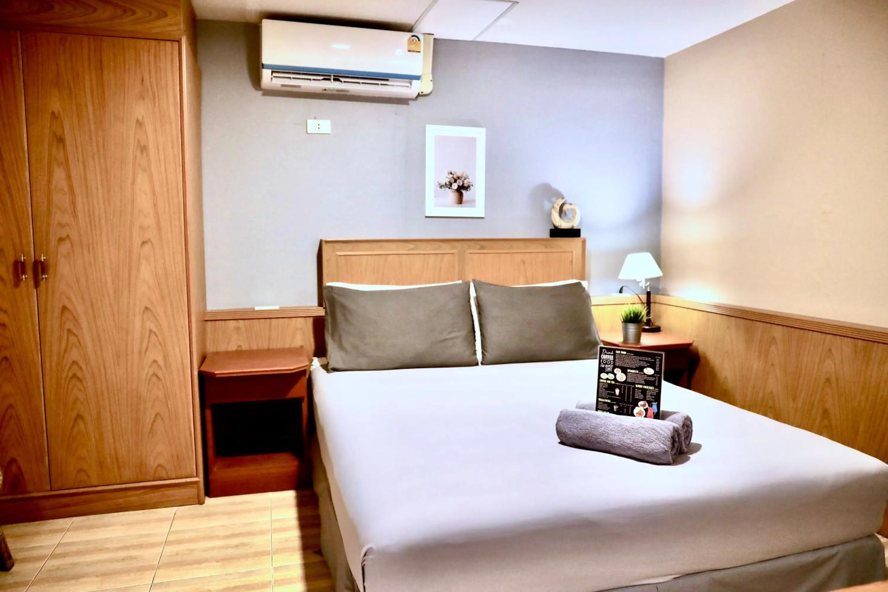 Budget Double Room - No Window in CHA AM MY HOUSE Resort