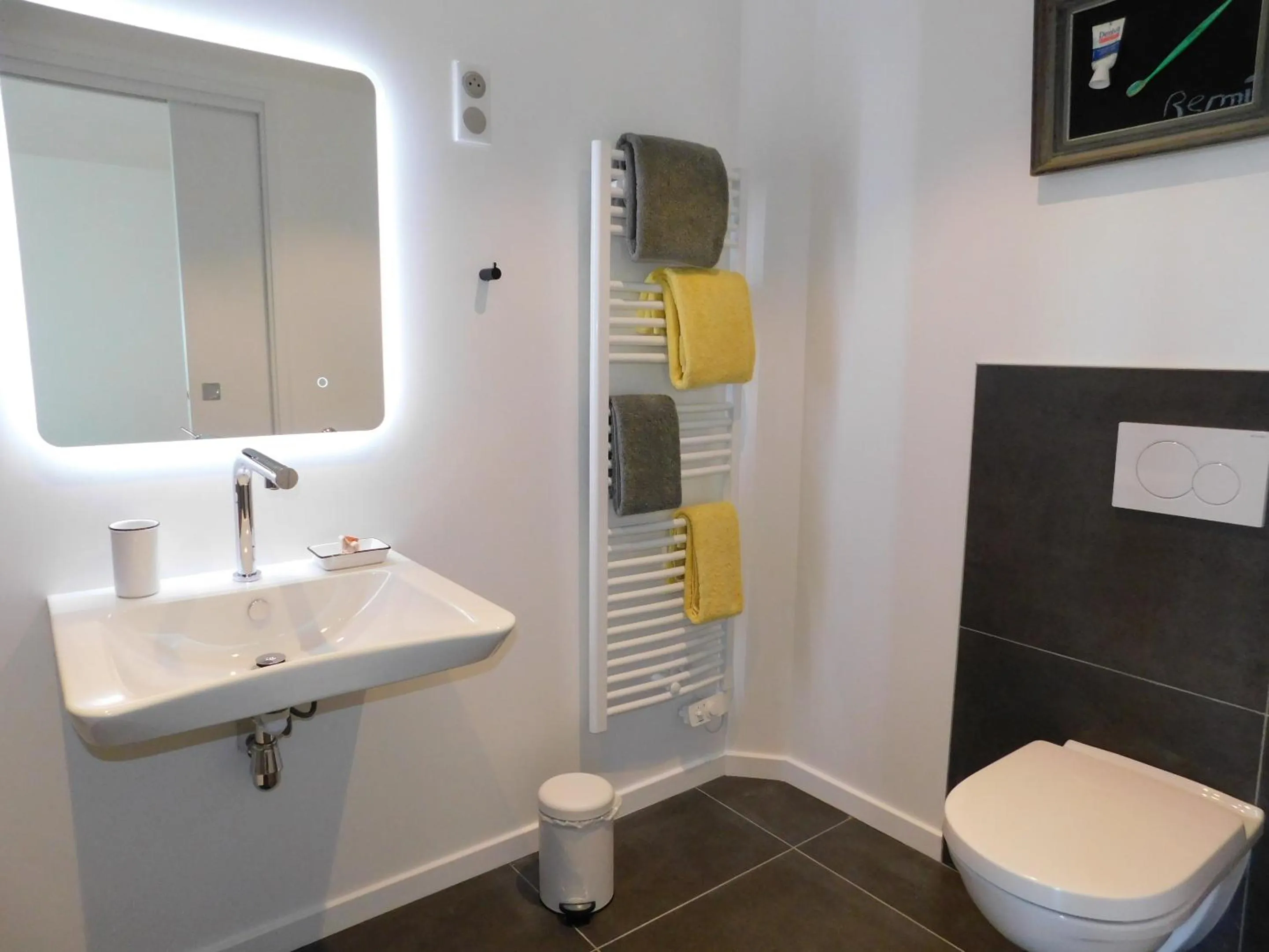 Double Room with Private Bathroom in La Maison de Paul & Margaux