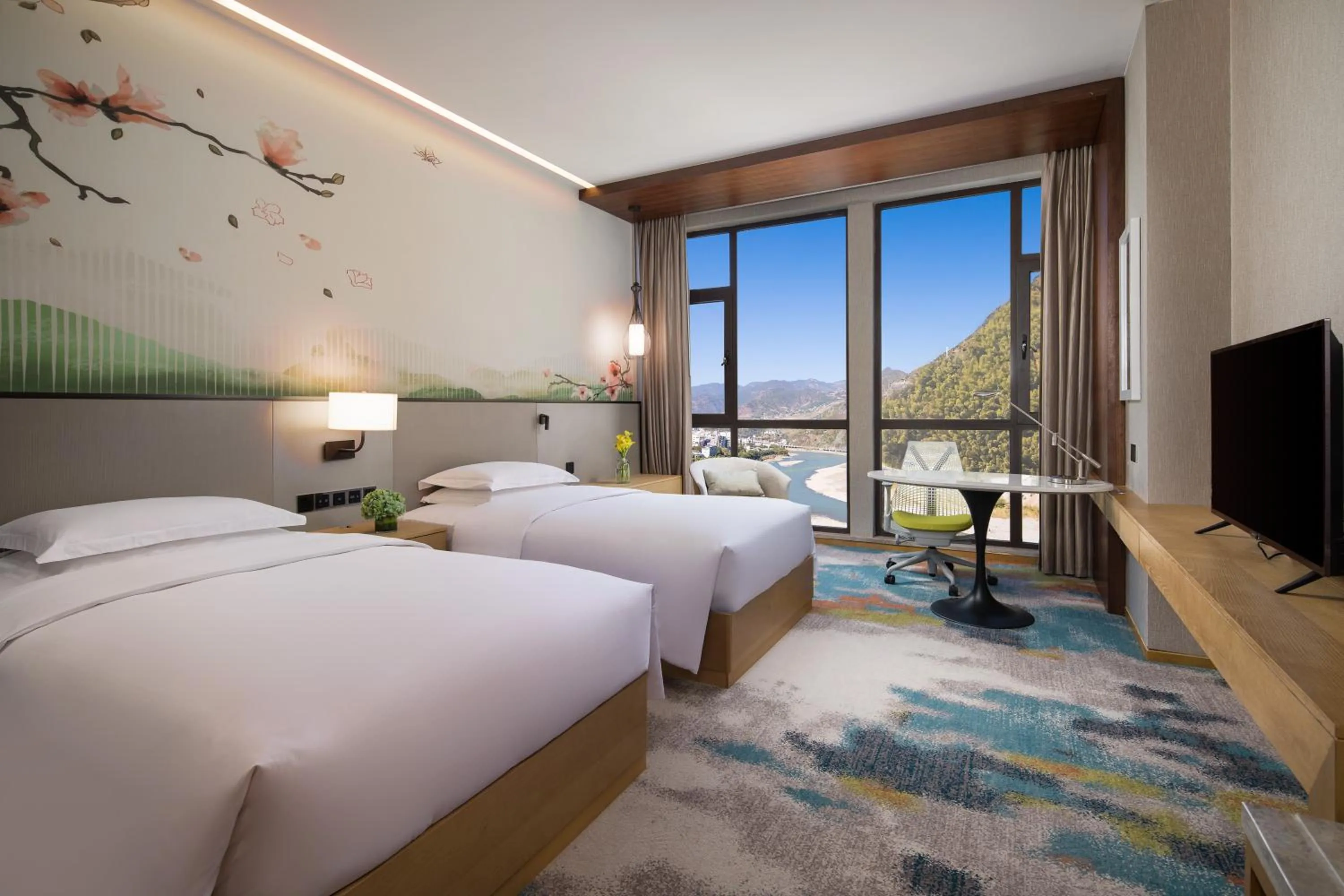 Twin Room with River View in Hilton Garden Inn Nujiang