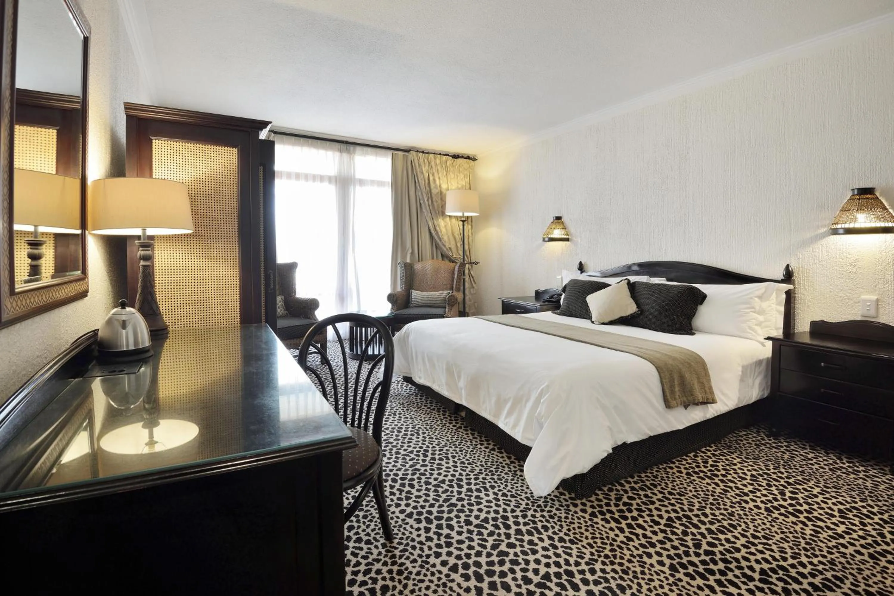 Standard King Room - single occupancy in Bakubung Bush Lodge