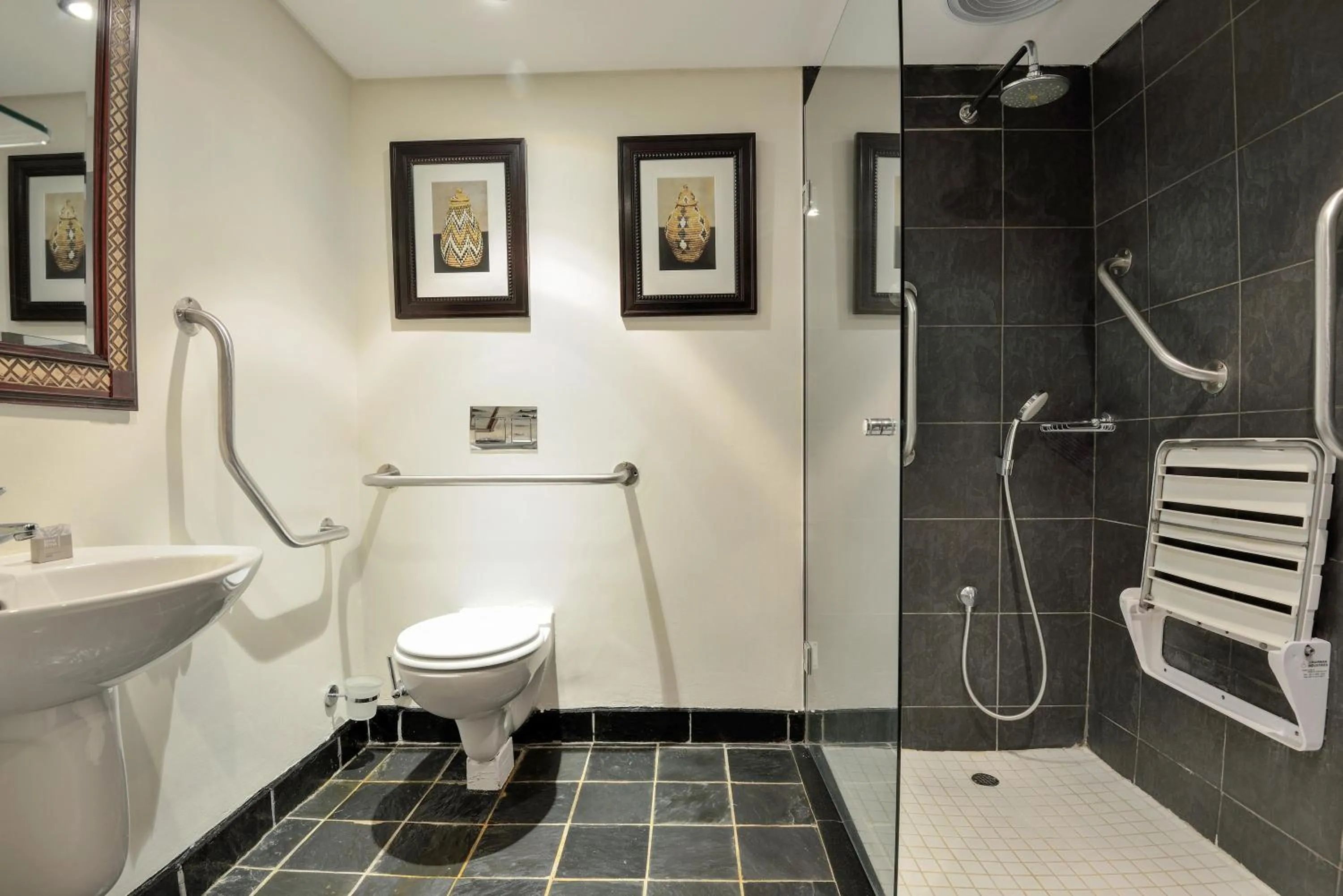 Accessible Twin Room - single occupancy in Bakubung Bush Lodge