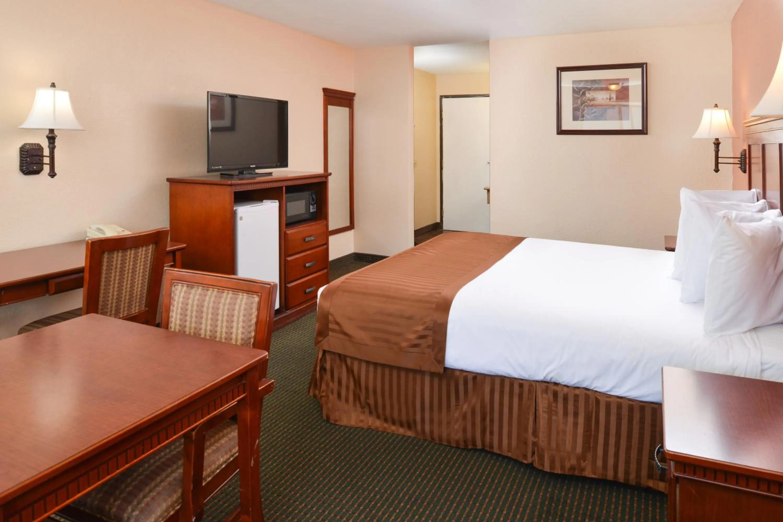 1 King Bed with Jetted Tub Non-Smoking in Americas Best Value Inn & Suites-East Bakersfield