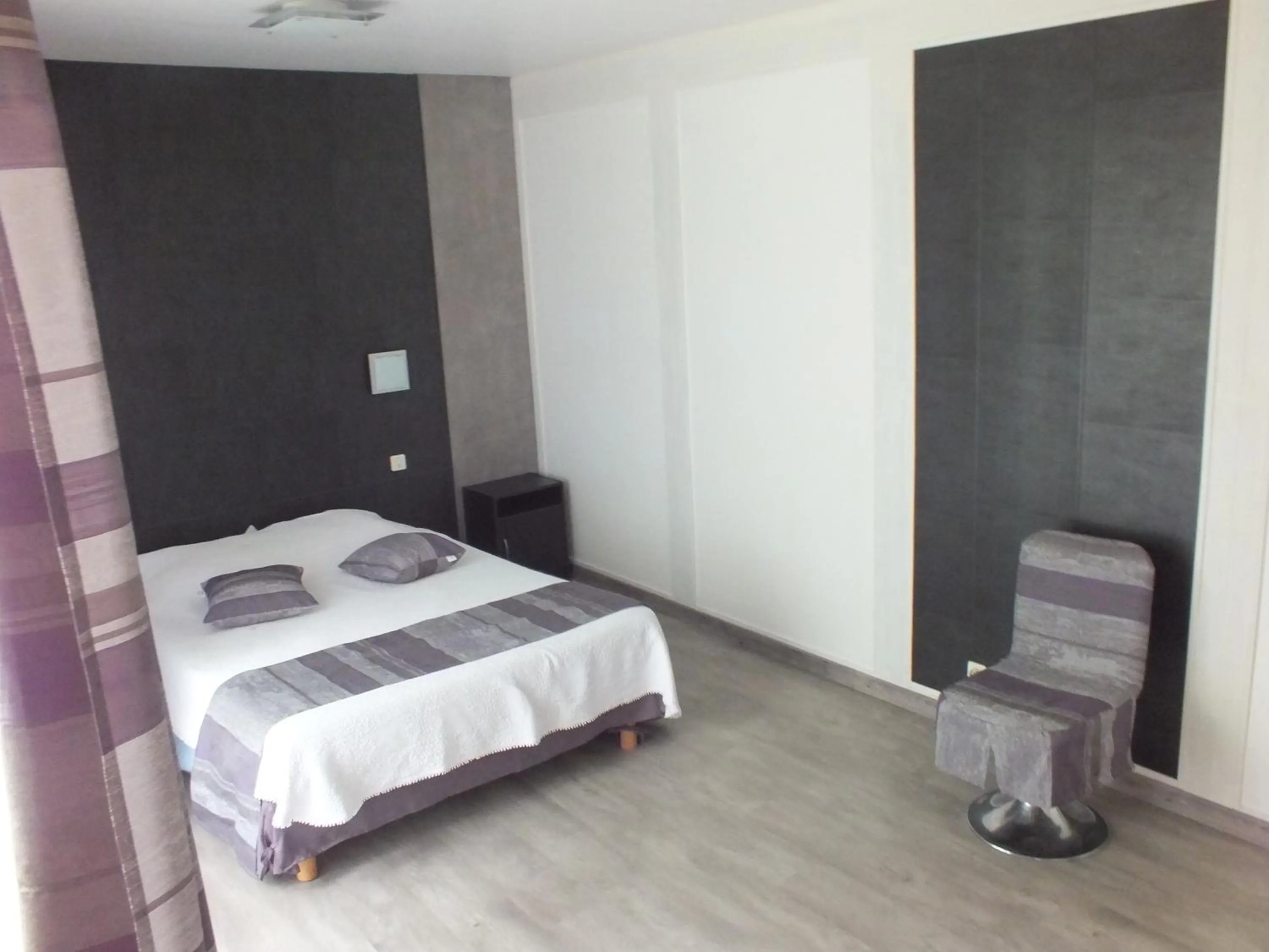 Triple Room (2 Adults + 1 Child) - single occupancy in Hotel Restaurant Le Manguier