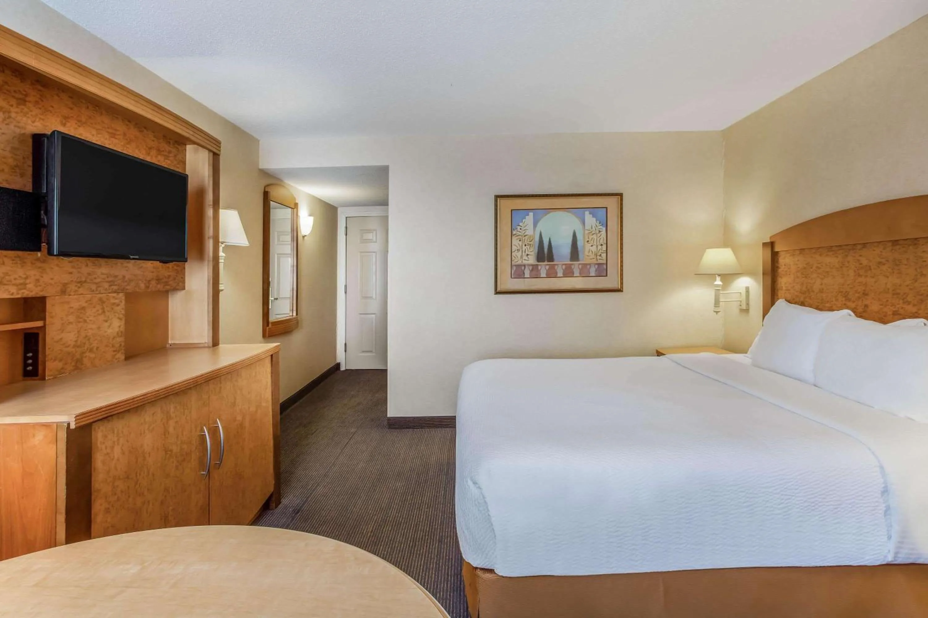 King Room - Disability Access in La Quinta by Wyndham Islip - MacArthur Airport