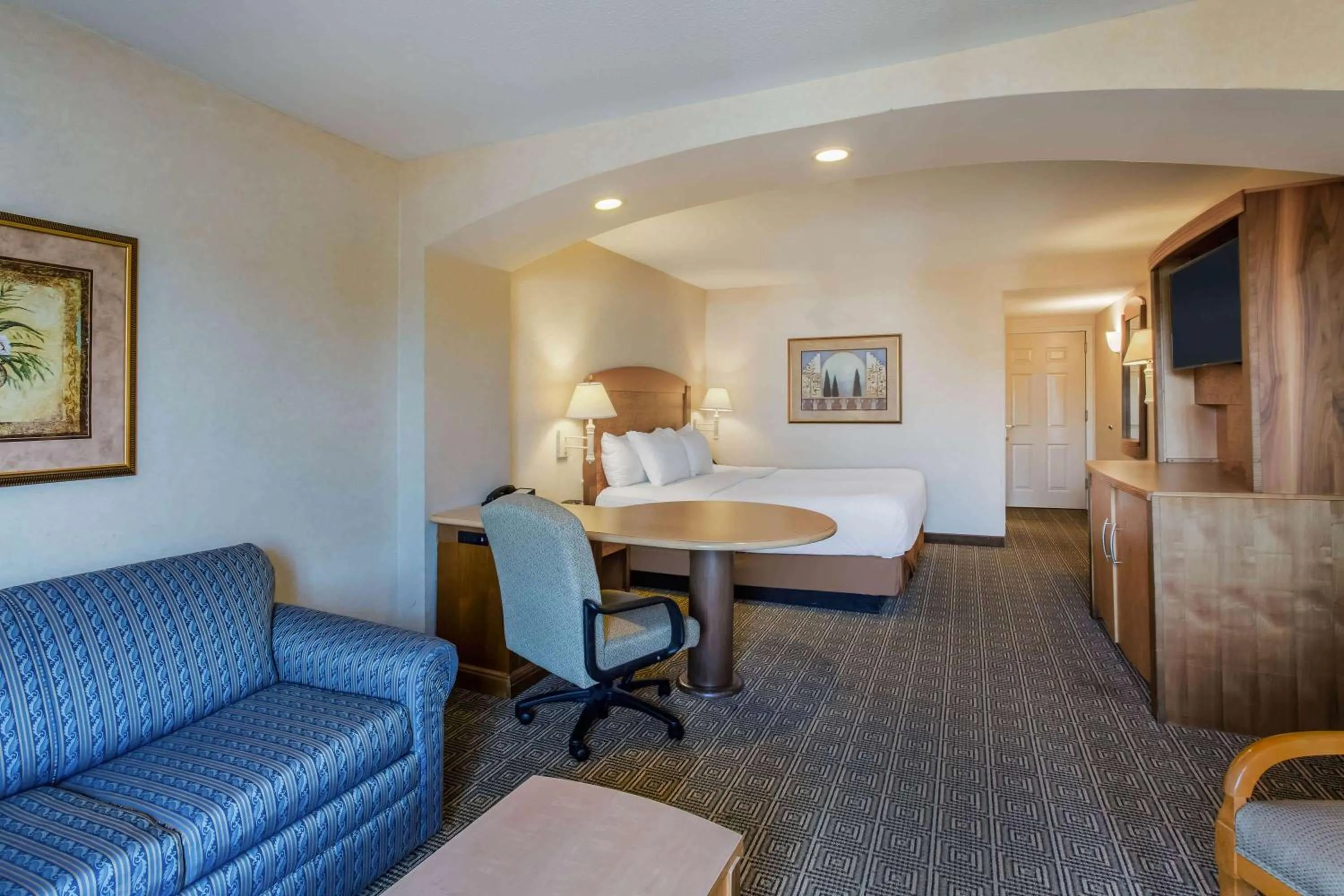 King Suite in La Quinta by Wyndham Islip - MacArthur Airport