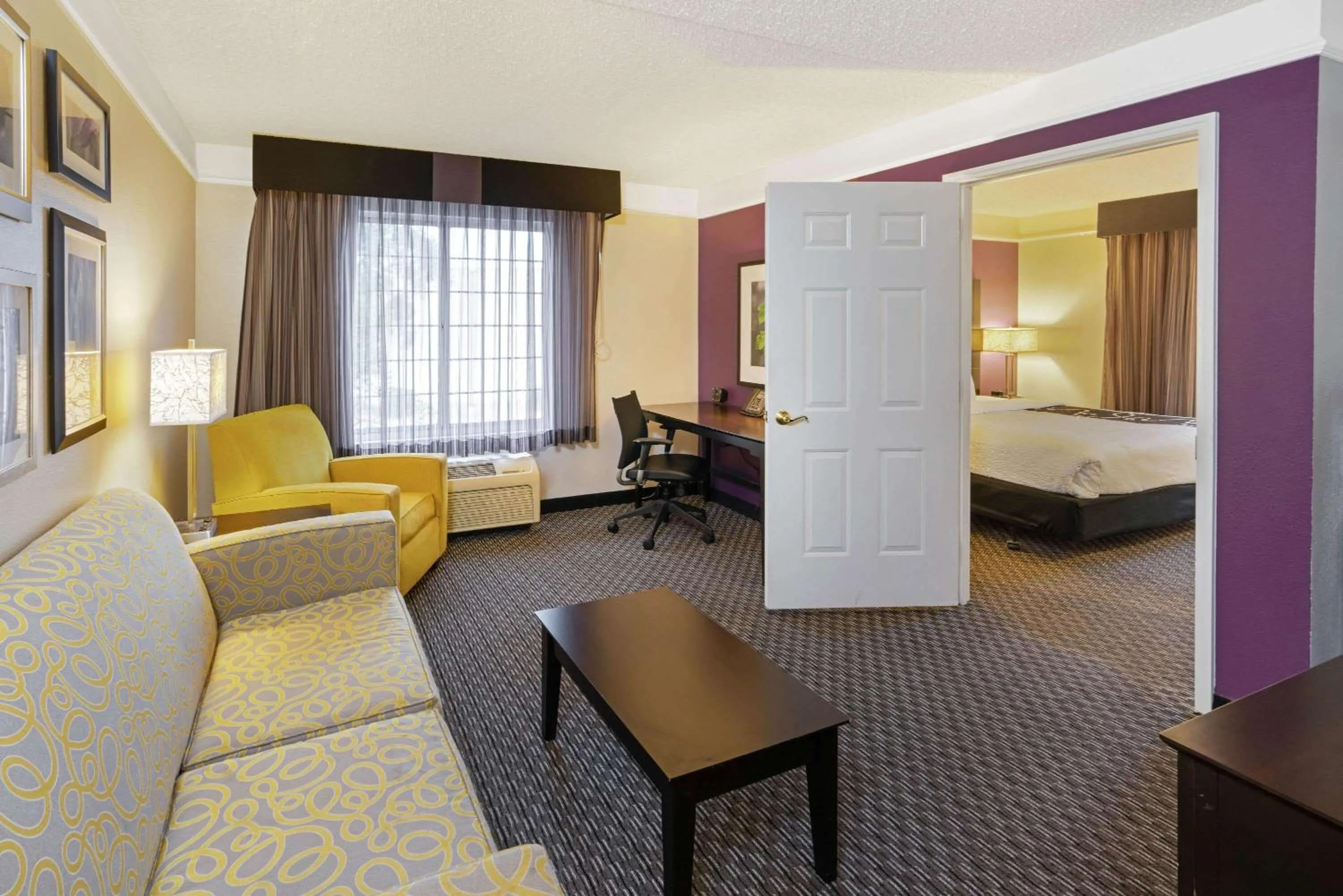 Deluxe King Suite - Mobility Access/Non-Smoking in La Quinta by Wyndham Phoenix Scottsdale