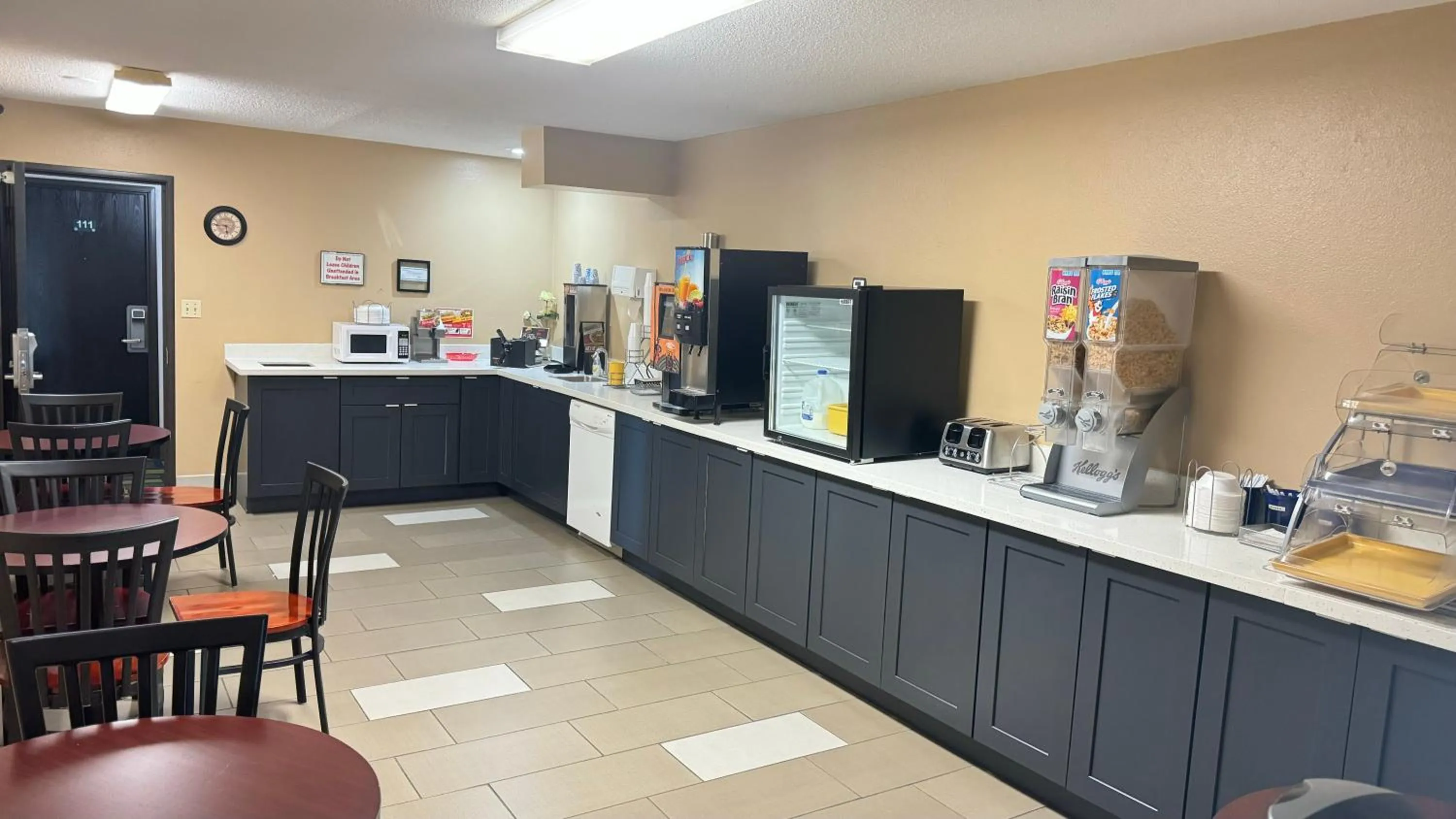 Queen Room - Disability Access/Non-Smoking in Days Inn by Wyndham York