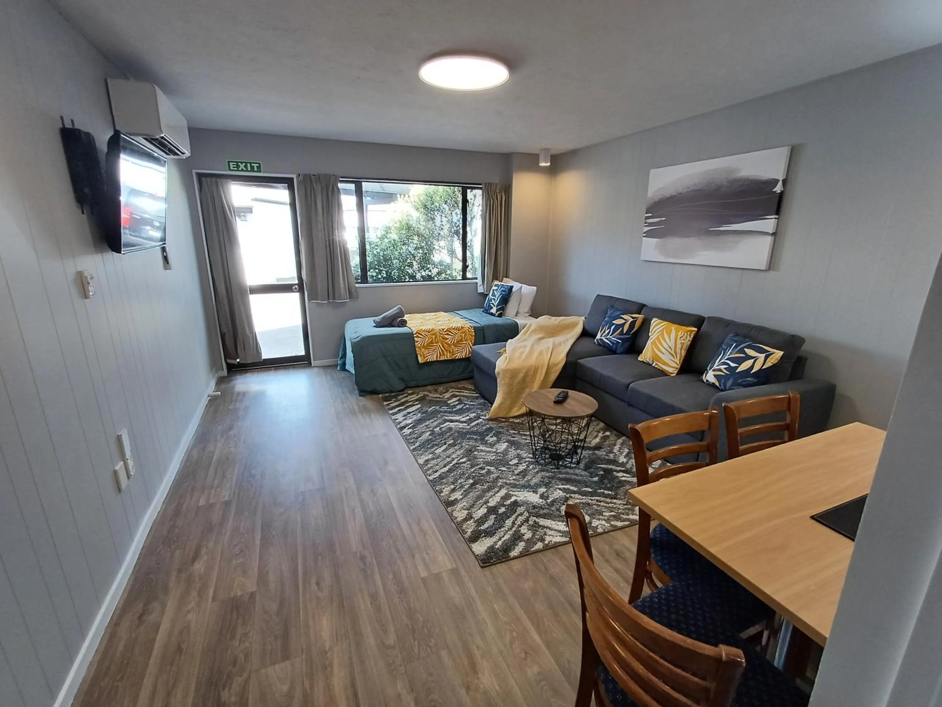 One-Bedroom Apartment in Gothic Heights Motel