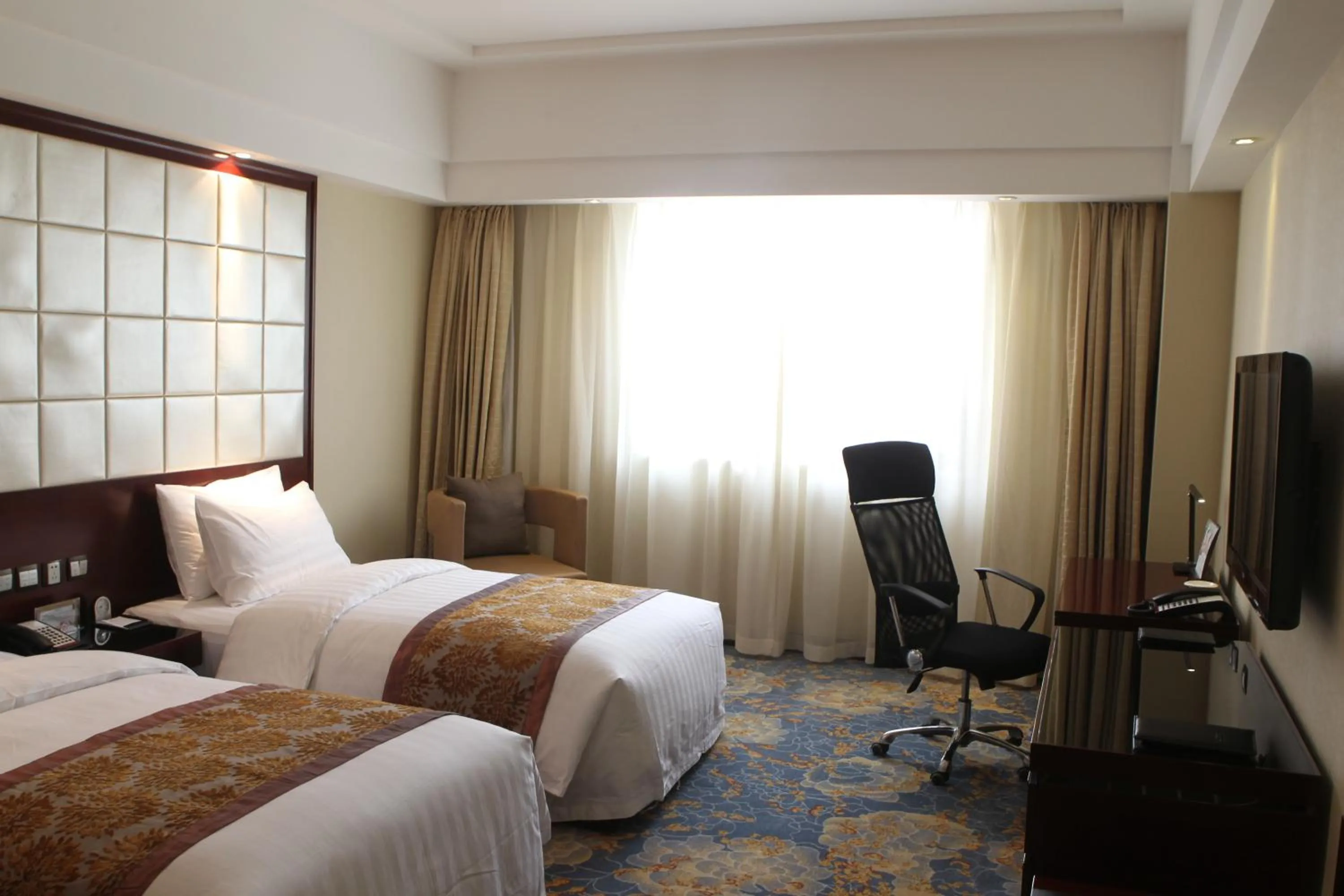 Deluxe Twin Room in Zhengzhou Jianguo Hotel