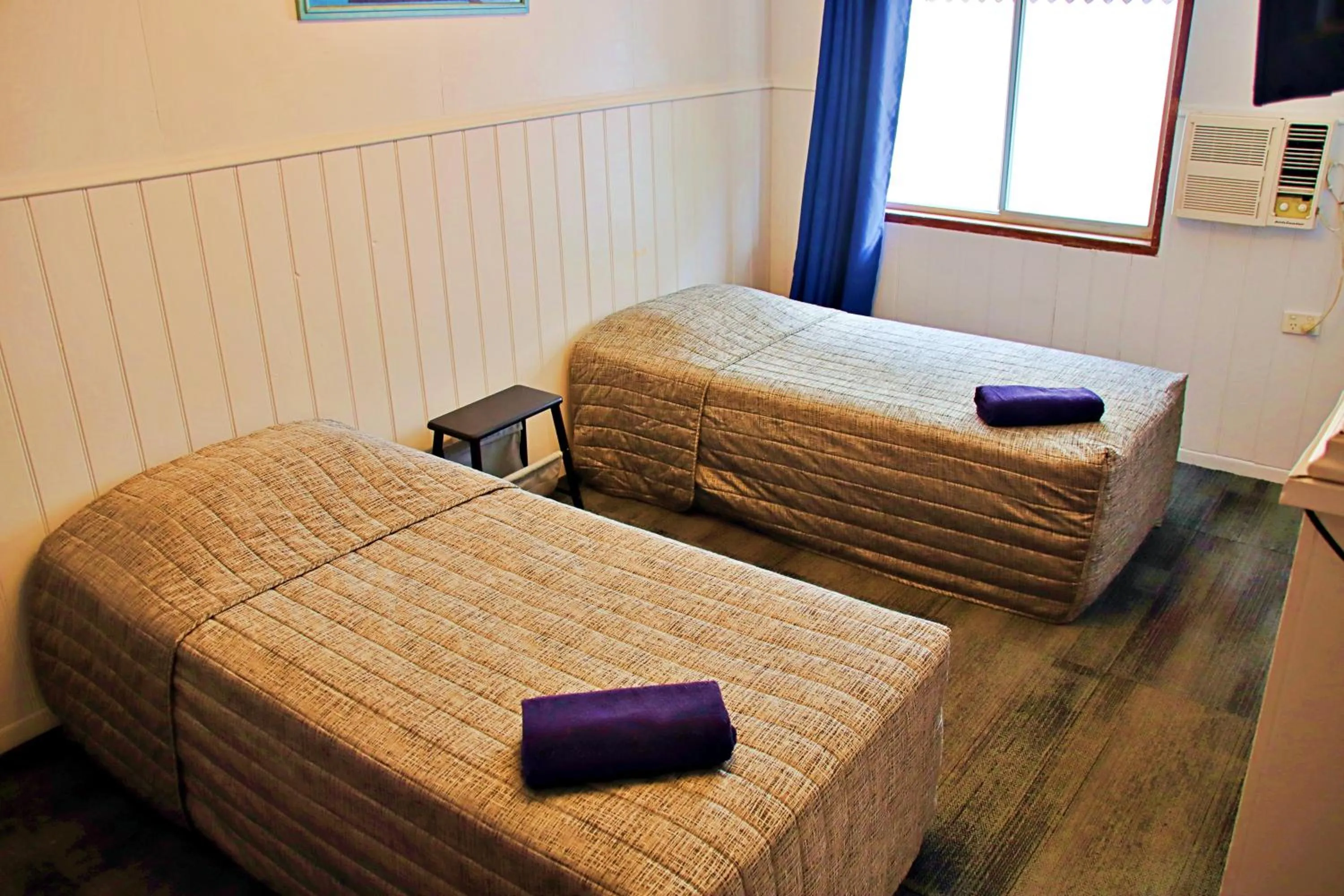 Twin Room with Private Bathroom in Brisbane Manor