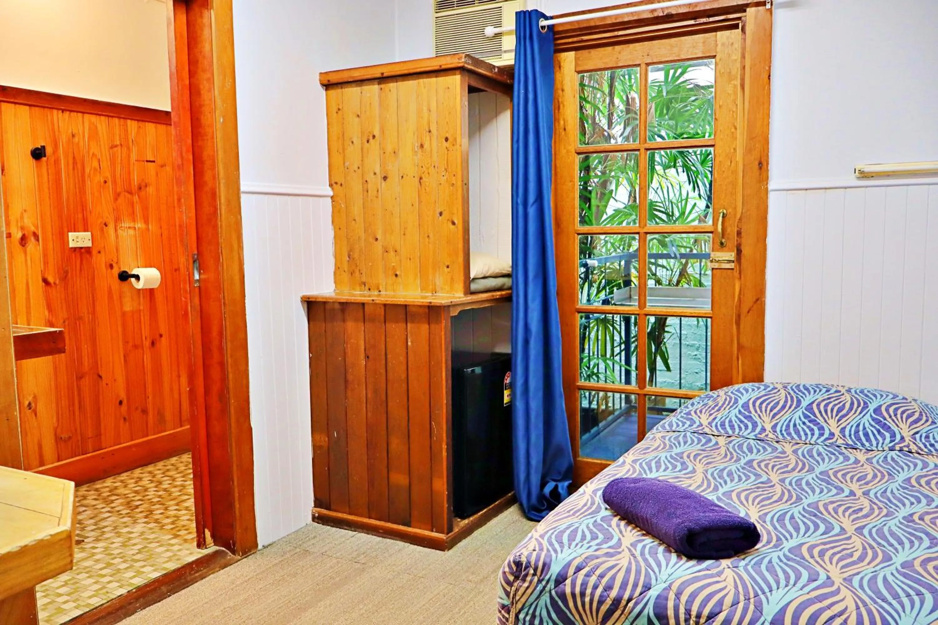 Single Room with Private Bathroom in Brisbane Manor