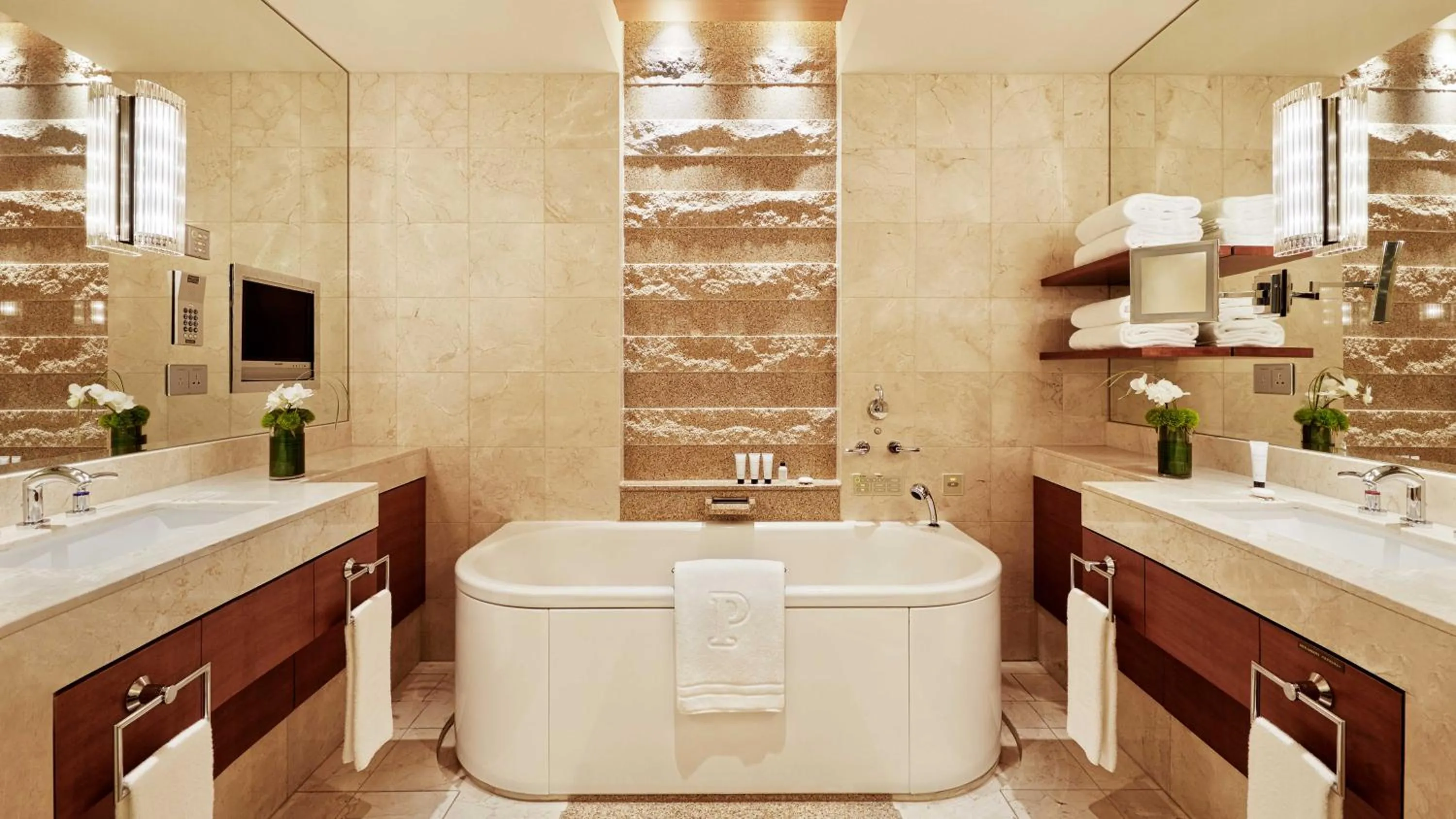 Premier Corner Room Twin in The Peninsula Tokyo