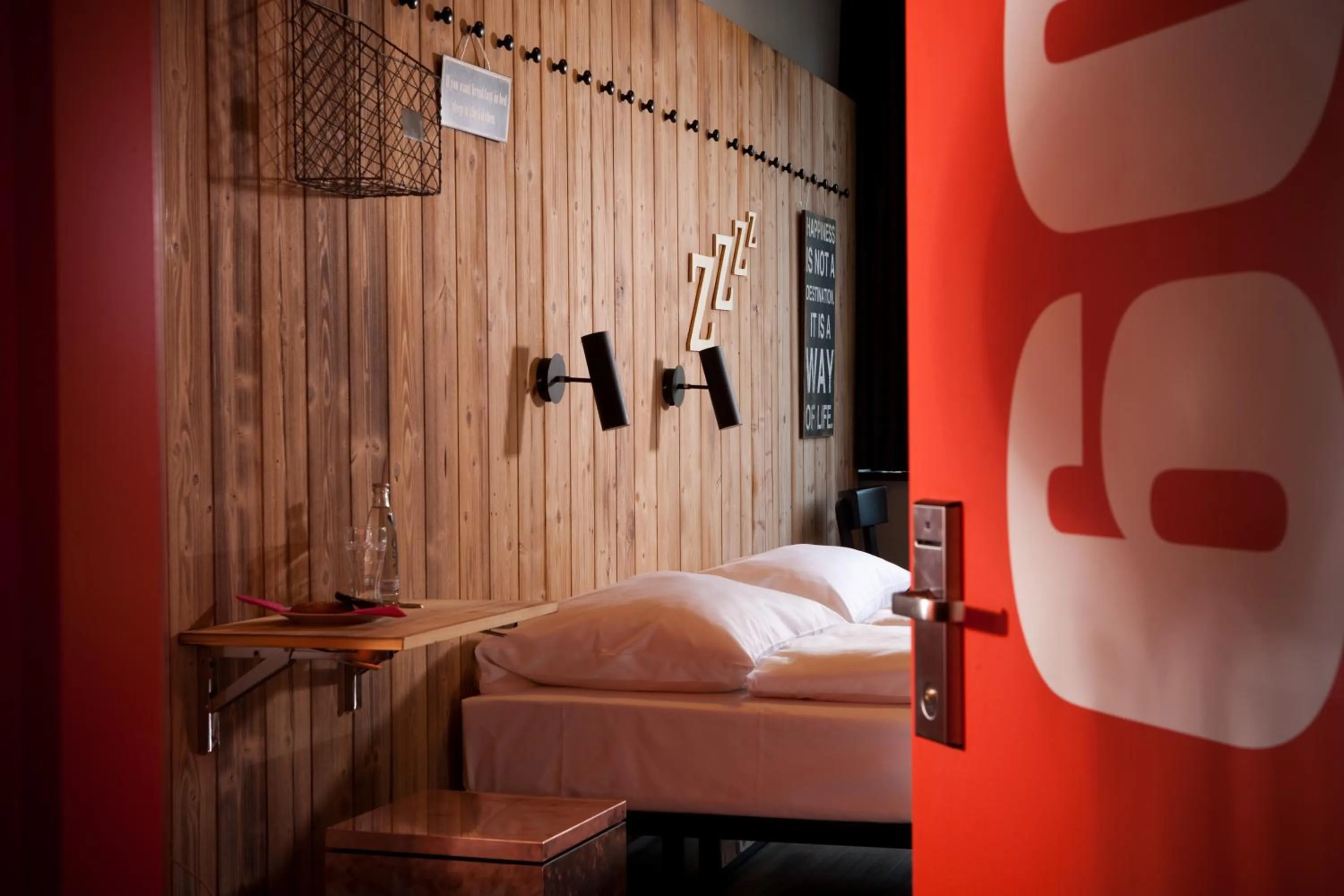 Deluxe Twin Room in Generator Berlin Mitte