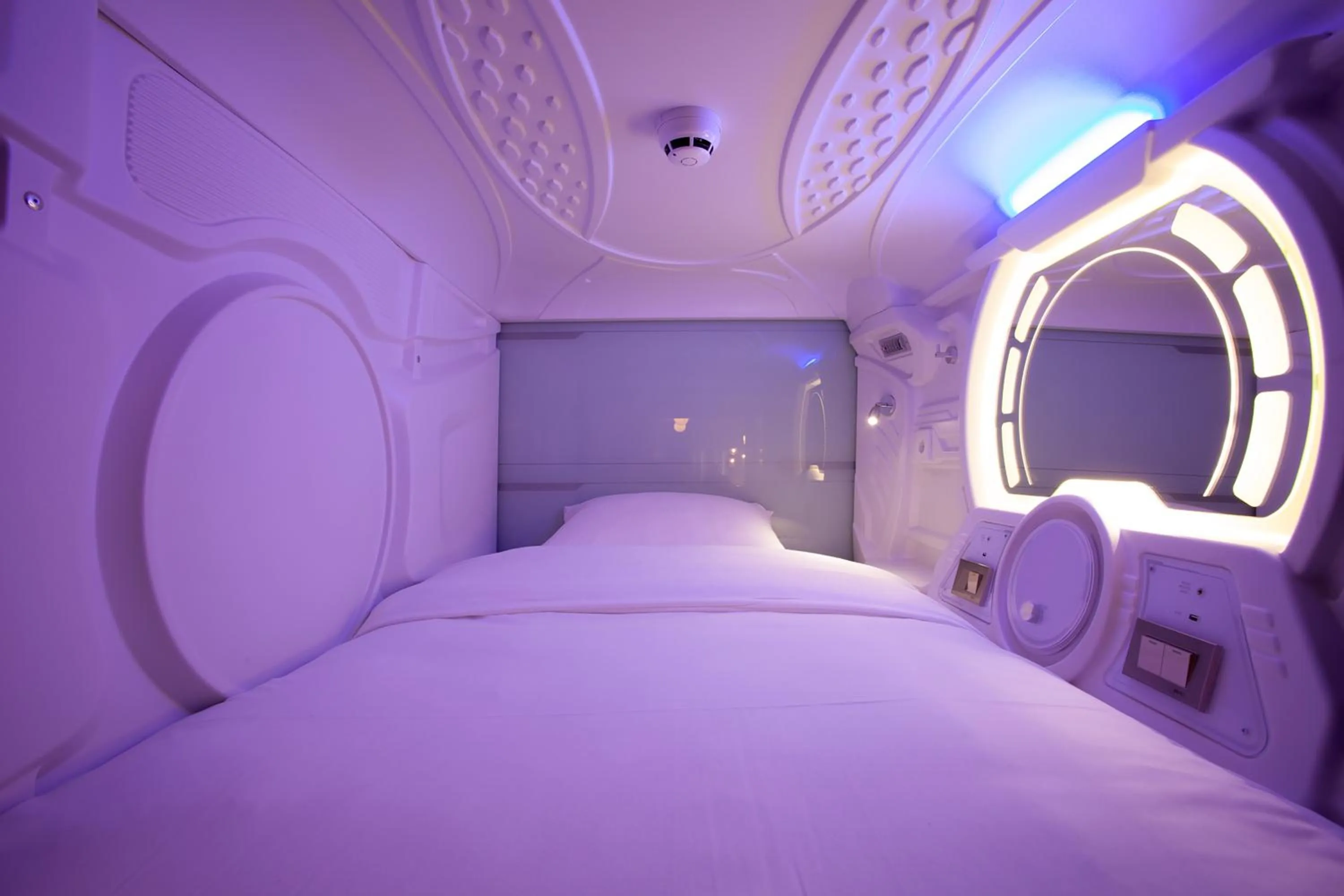 POD with shared bathroom in Generator Berlin Mitte