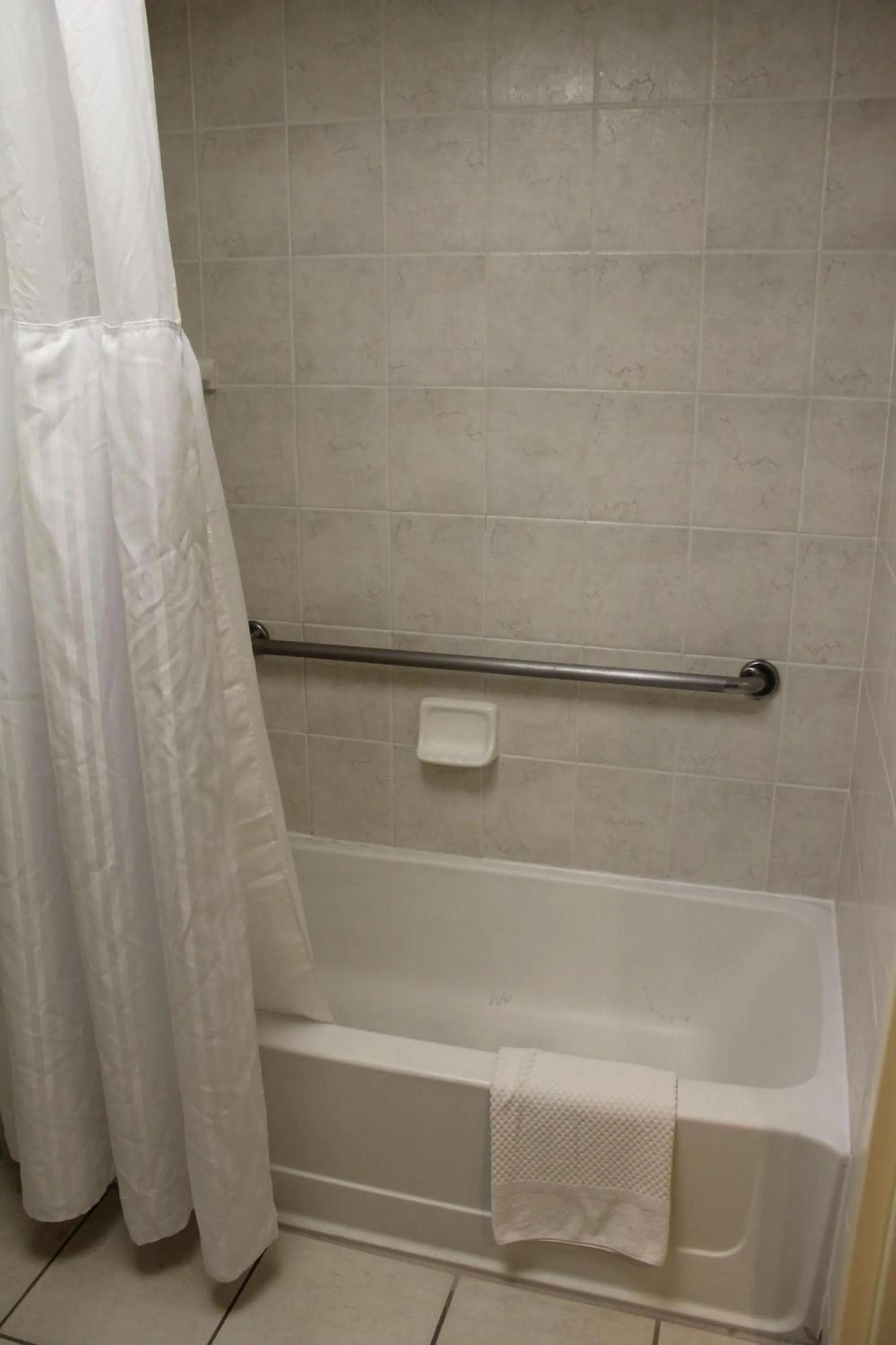 Double Room with Two Double Beds and Bath Tub - Mobility Access in Hilton Palm Beach PBI