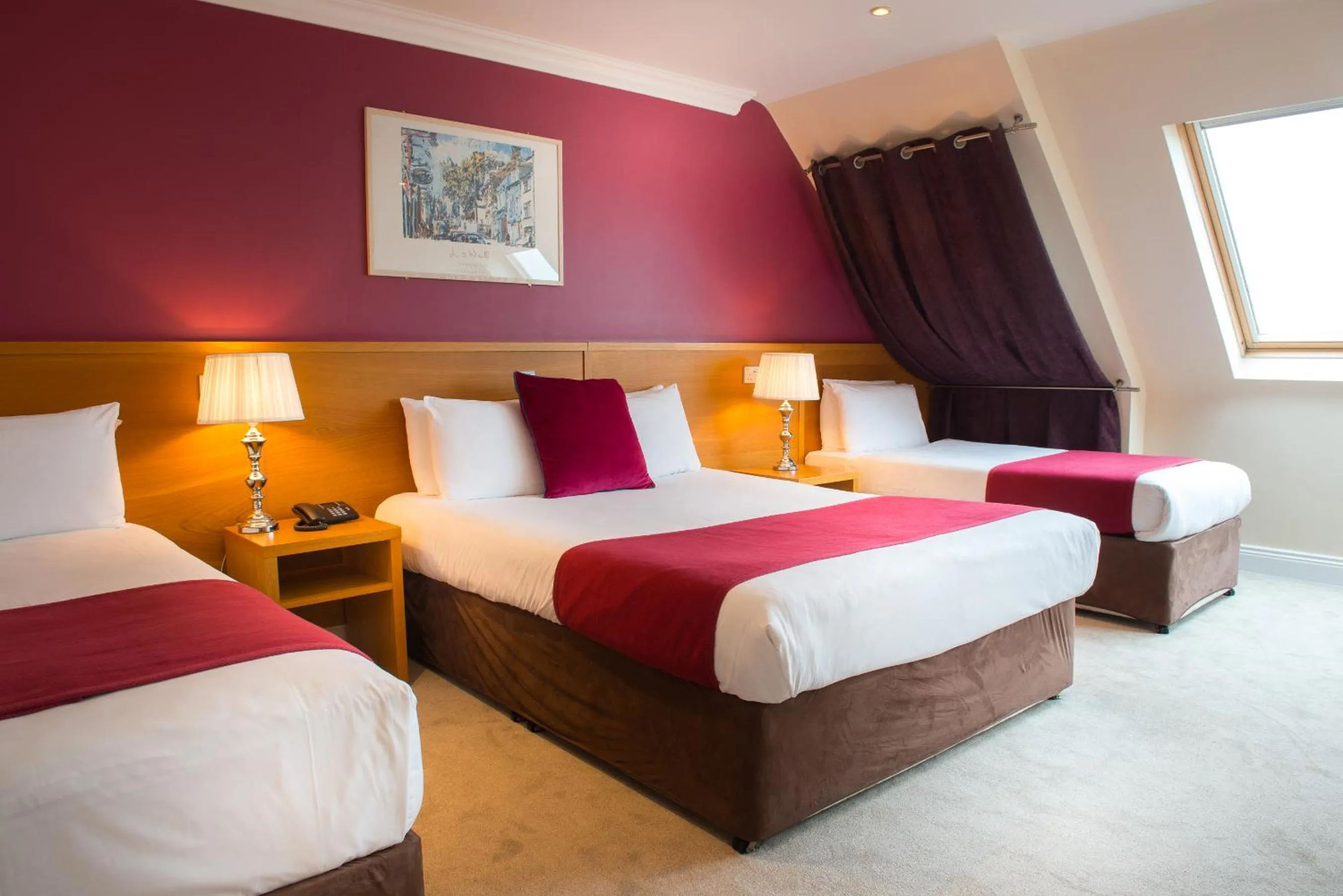 Quadruple Room with Sea View in Hotel Ceann Sibeal