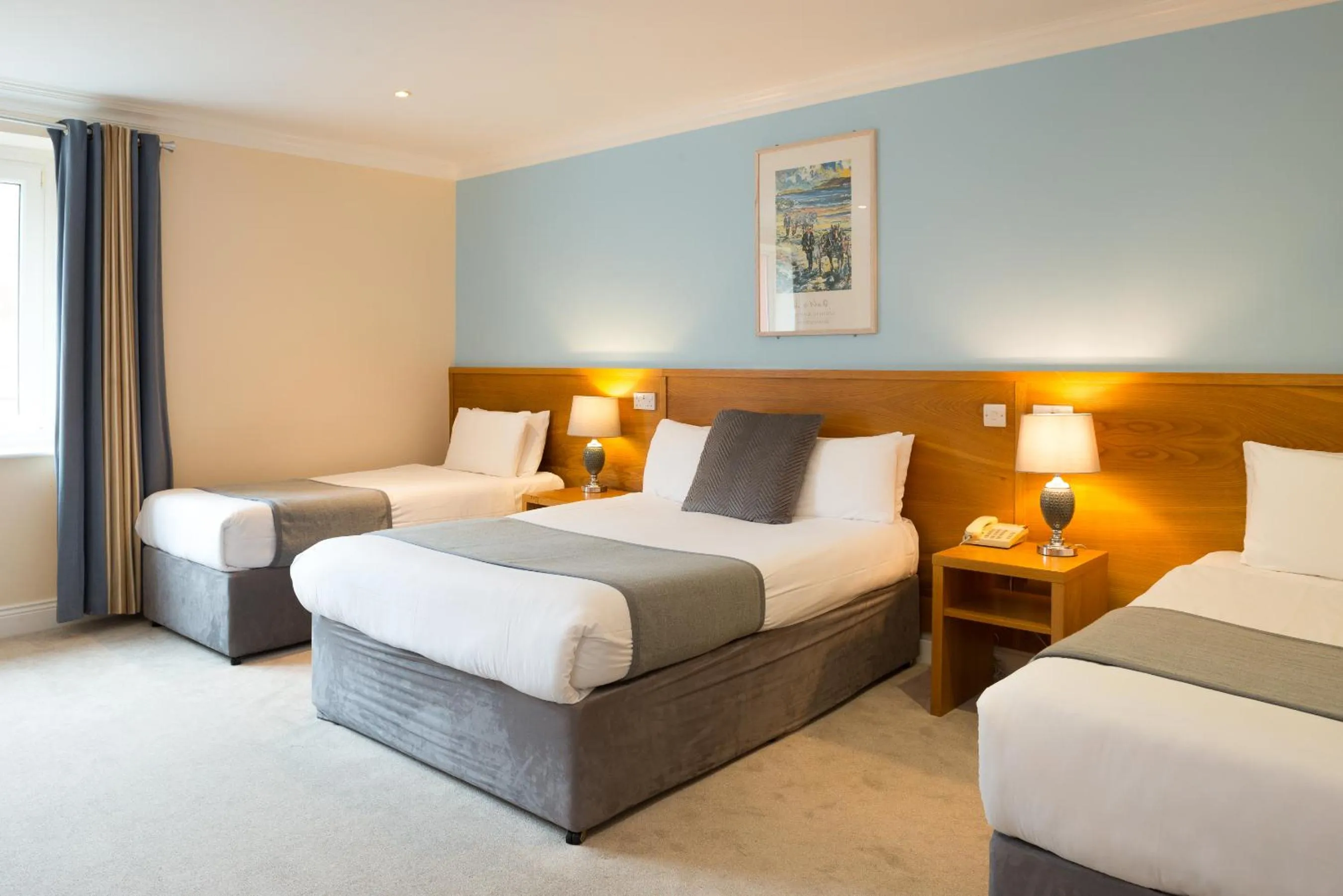 Comfort Triple Room in Hotel Ceann Sibeal