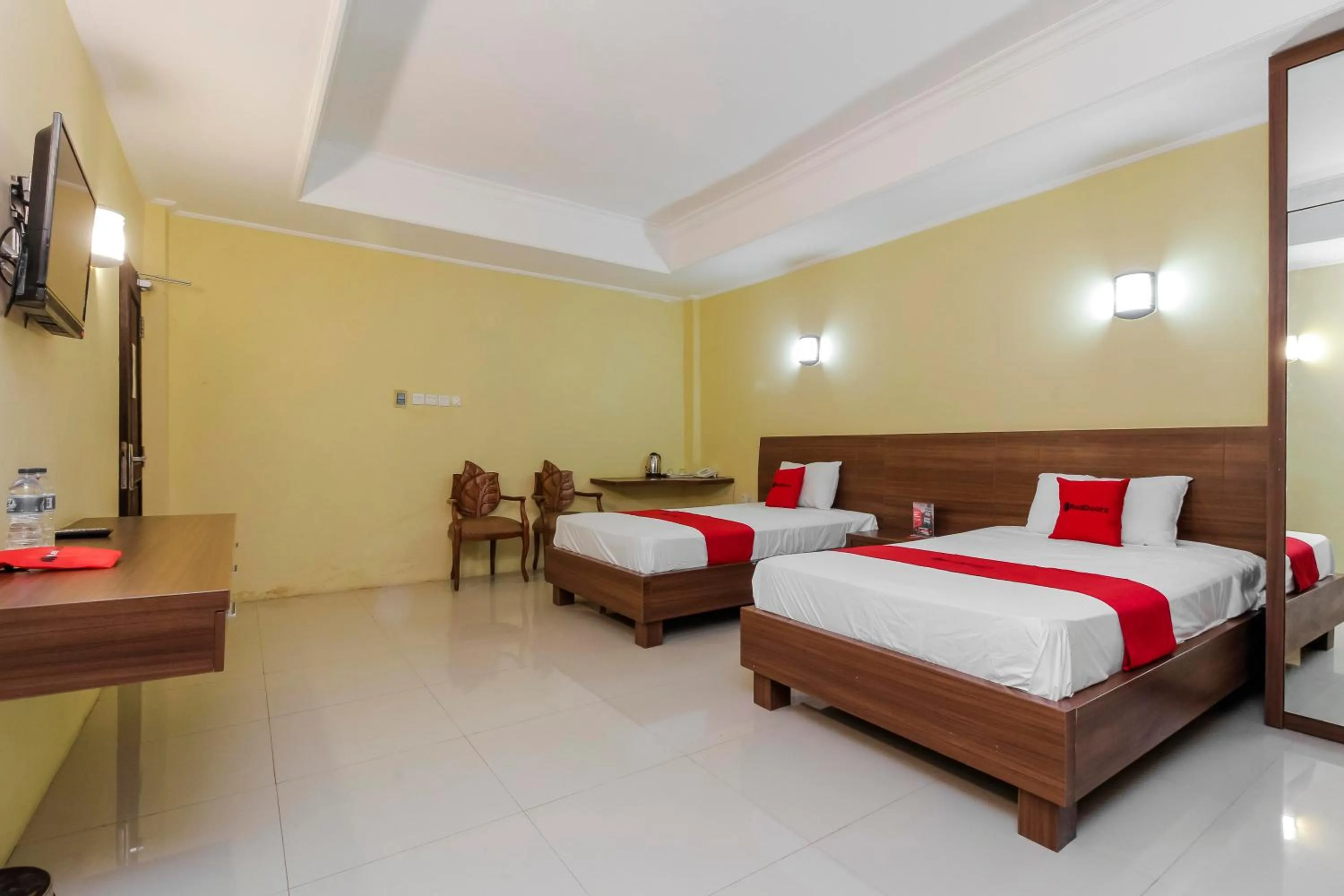 Twin Room in RedDoorz near Taman Samarendah Samarinda