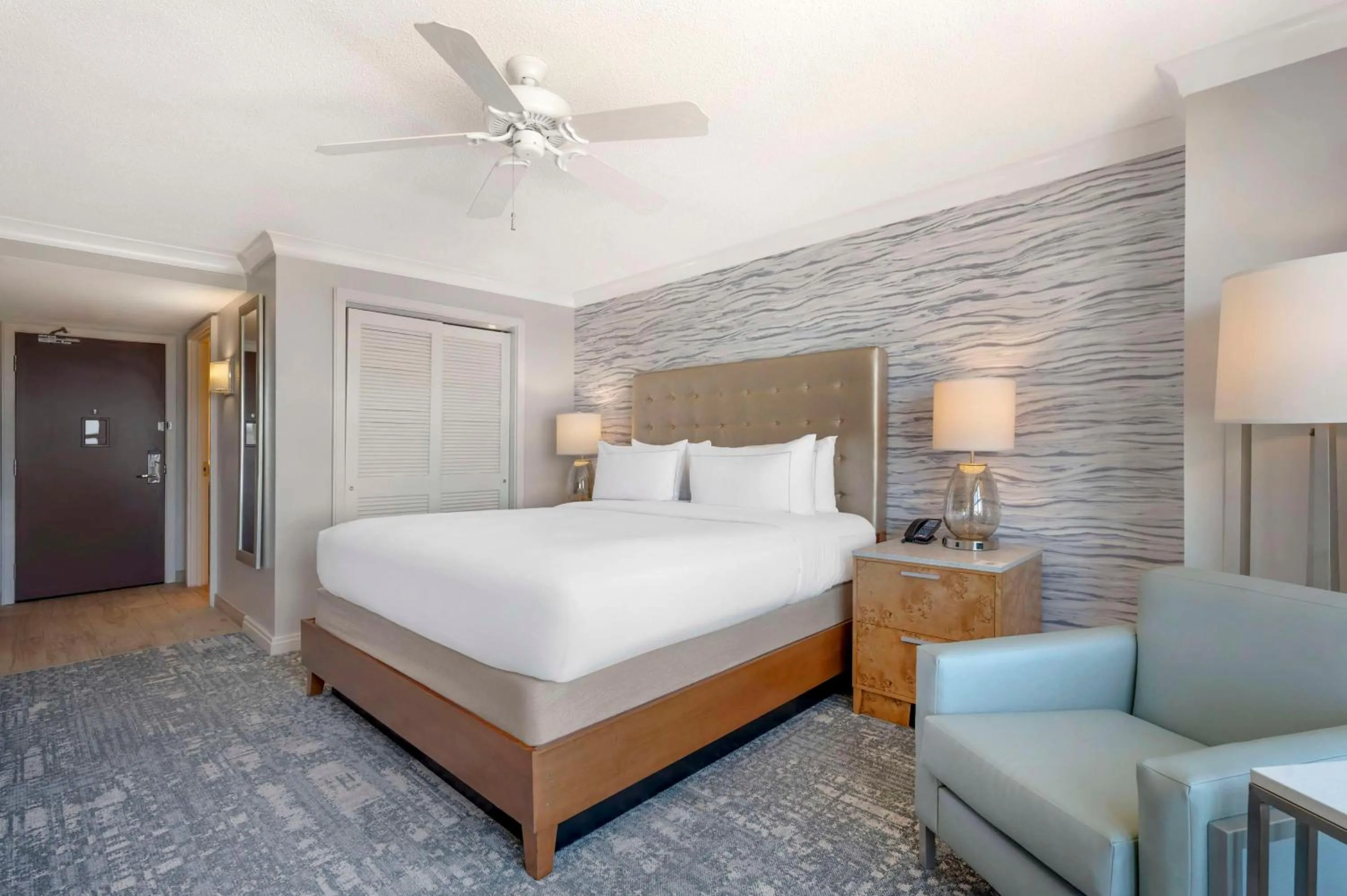 King Room with View - High Floor in Hilton Virginia Beach Oceanfront