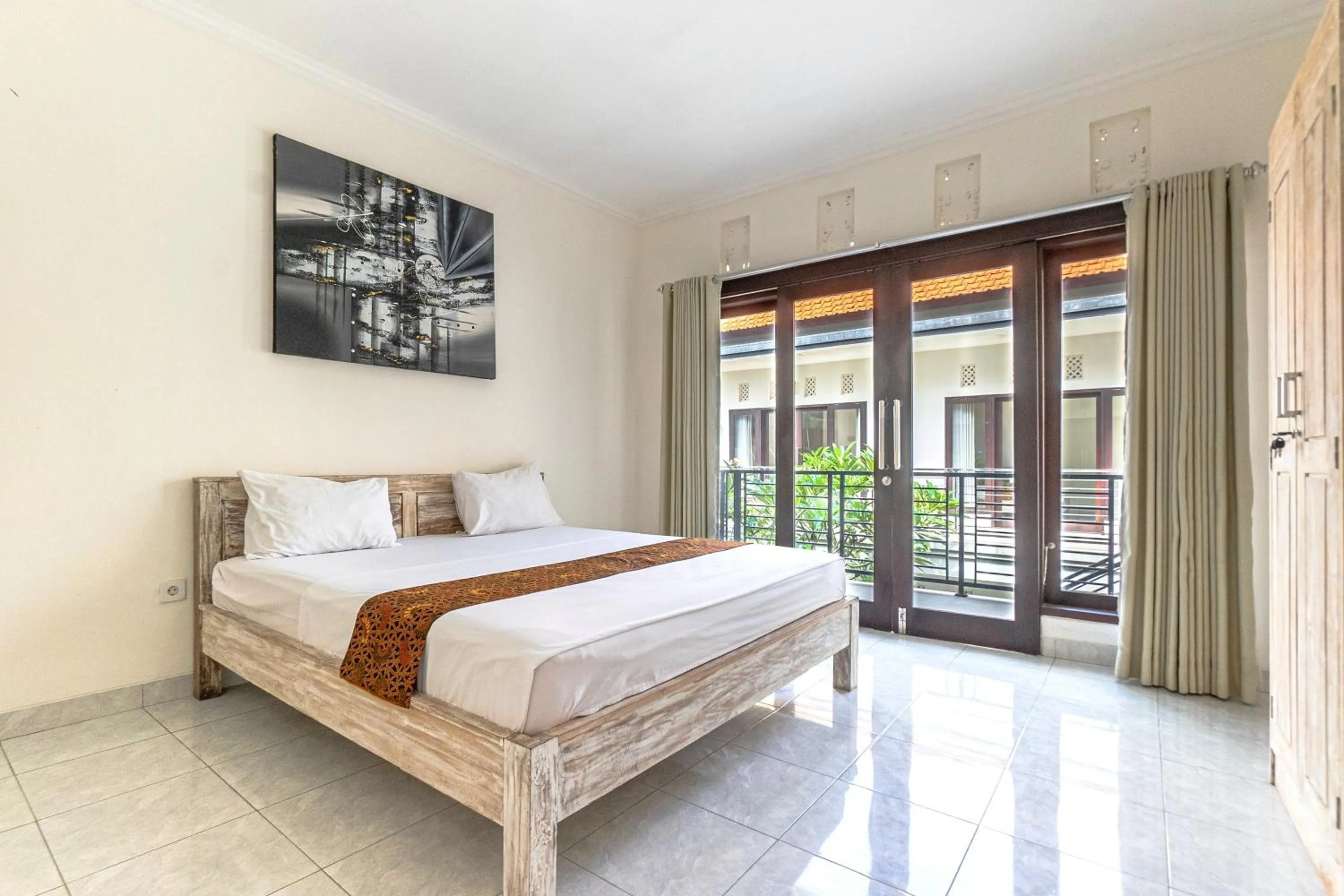 Double Room with Balcony in Azalea Homestay & Villa