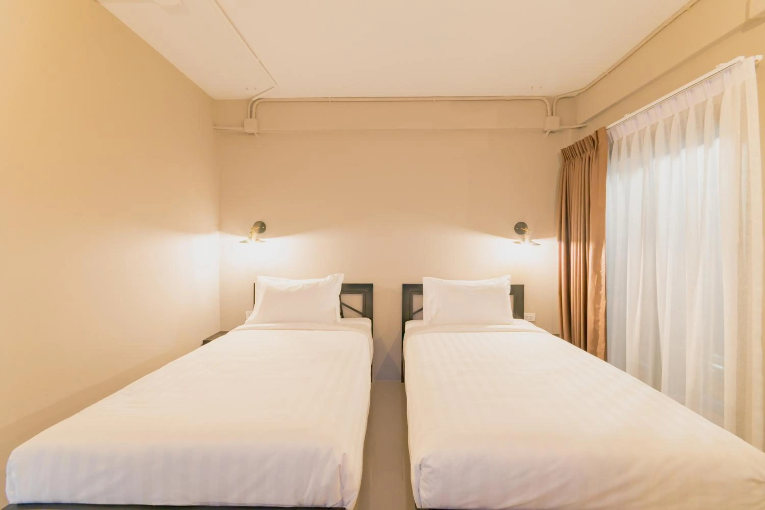 Twin Room with Balcony in Life is Goood