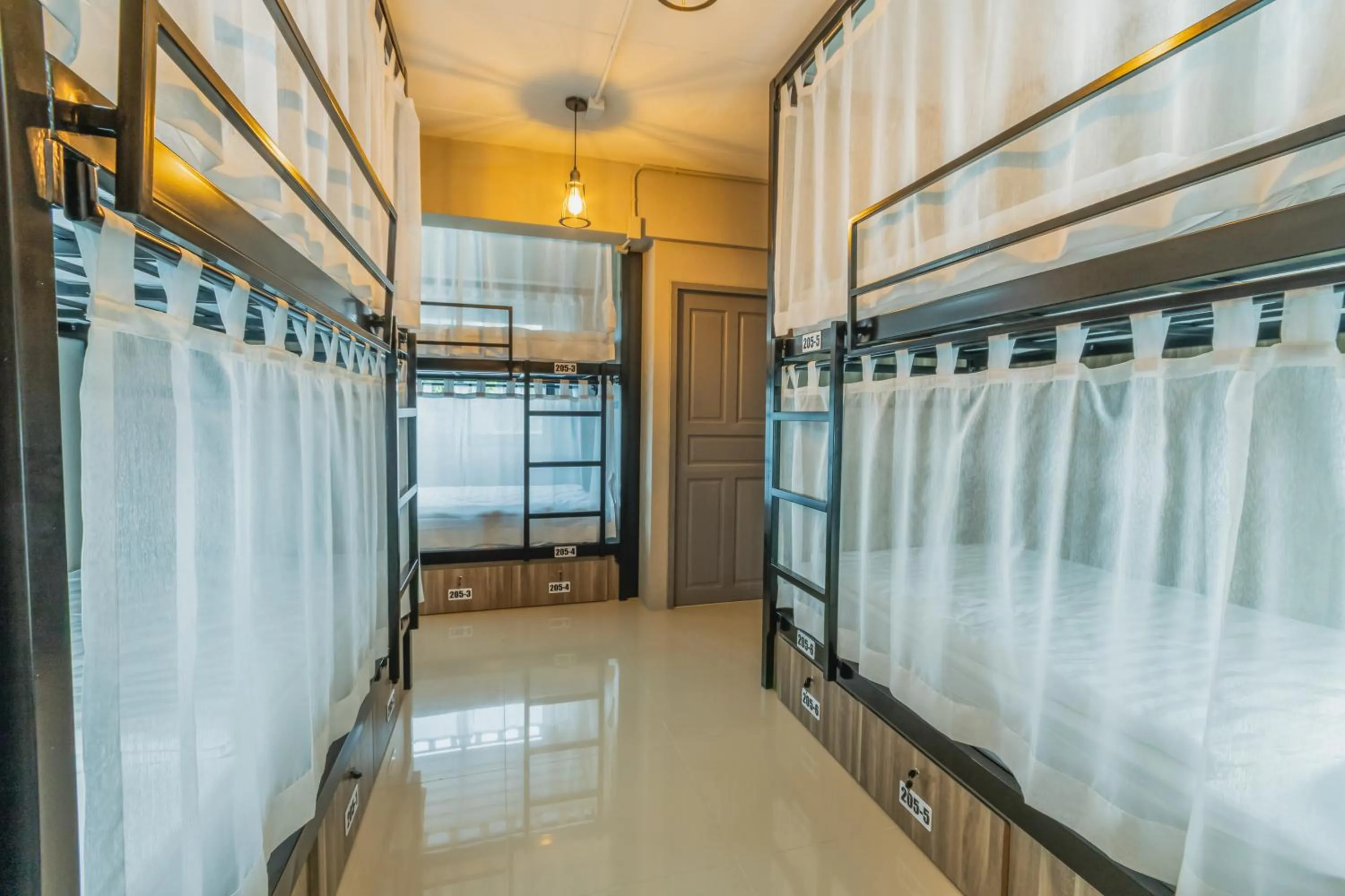 Family Room with Private Bathroom in Life is Goood