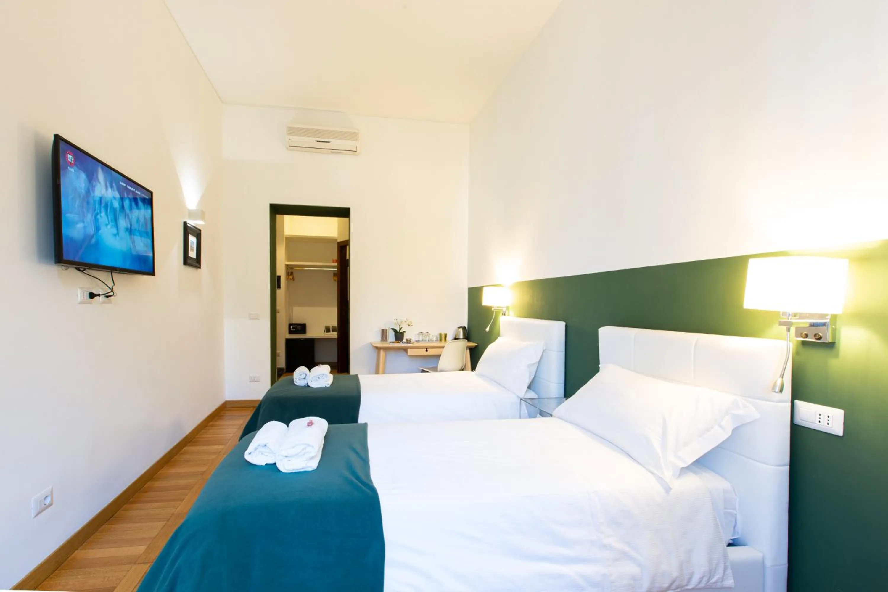 Twin Room in Lombardia40 Luxury Suites