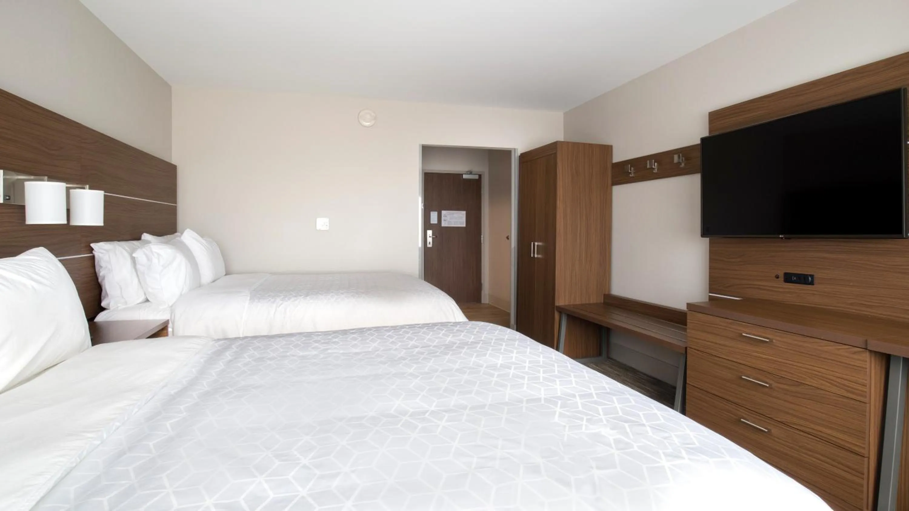 Standard Room with Two Queen Beds in Holiday Inn Express & Suites Racine by IHG