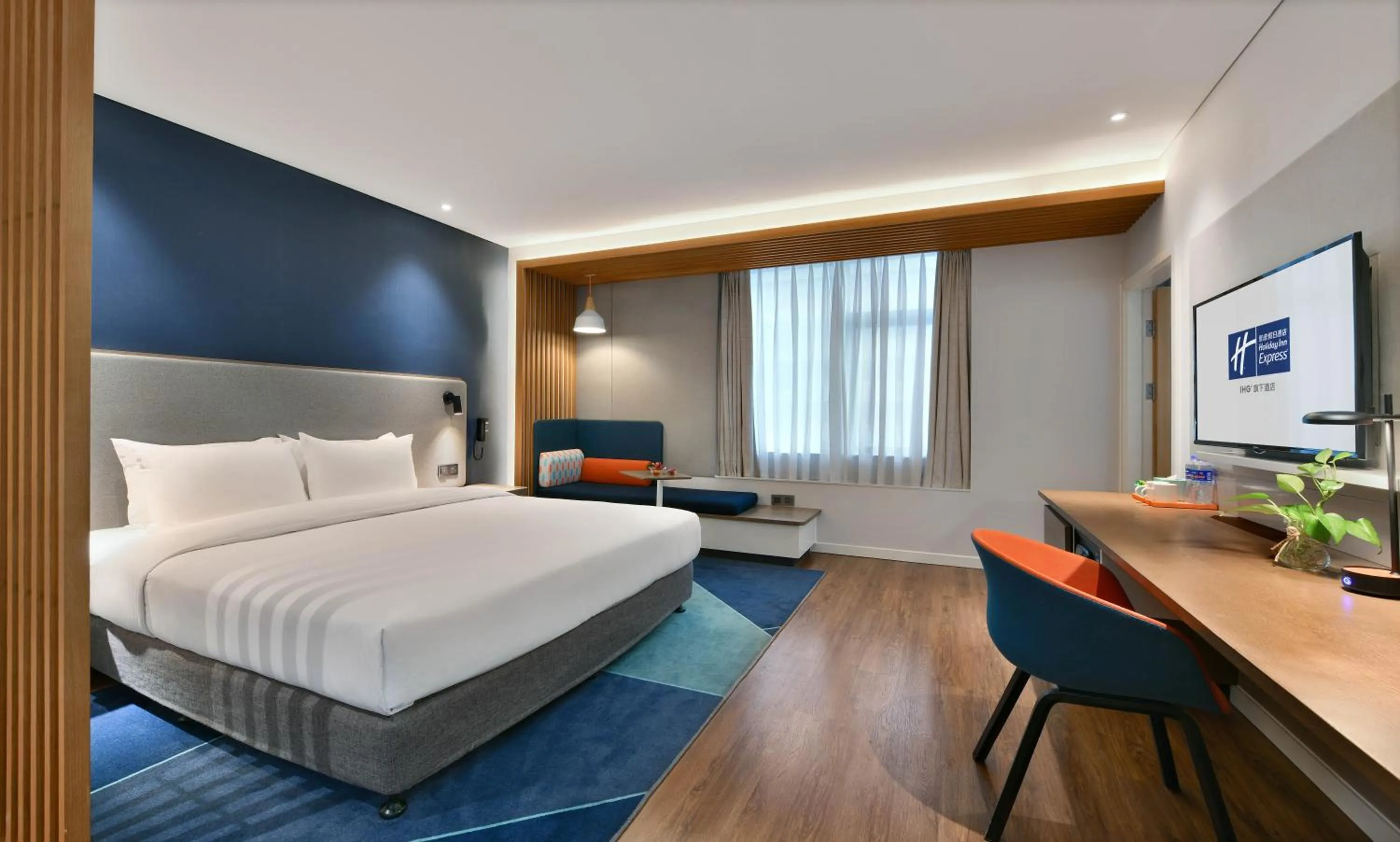 King Suite in Holiday Inn Express Chengdu North Railway Station by IHG - Near Panda Base, Near Chunxi Road Free laundromat