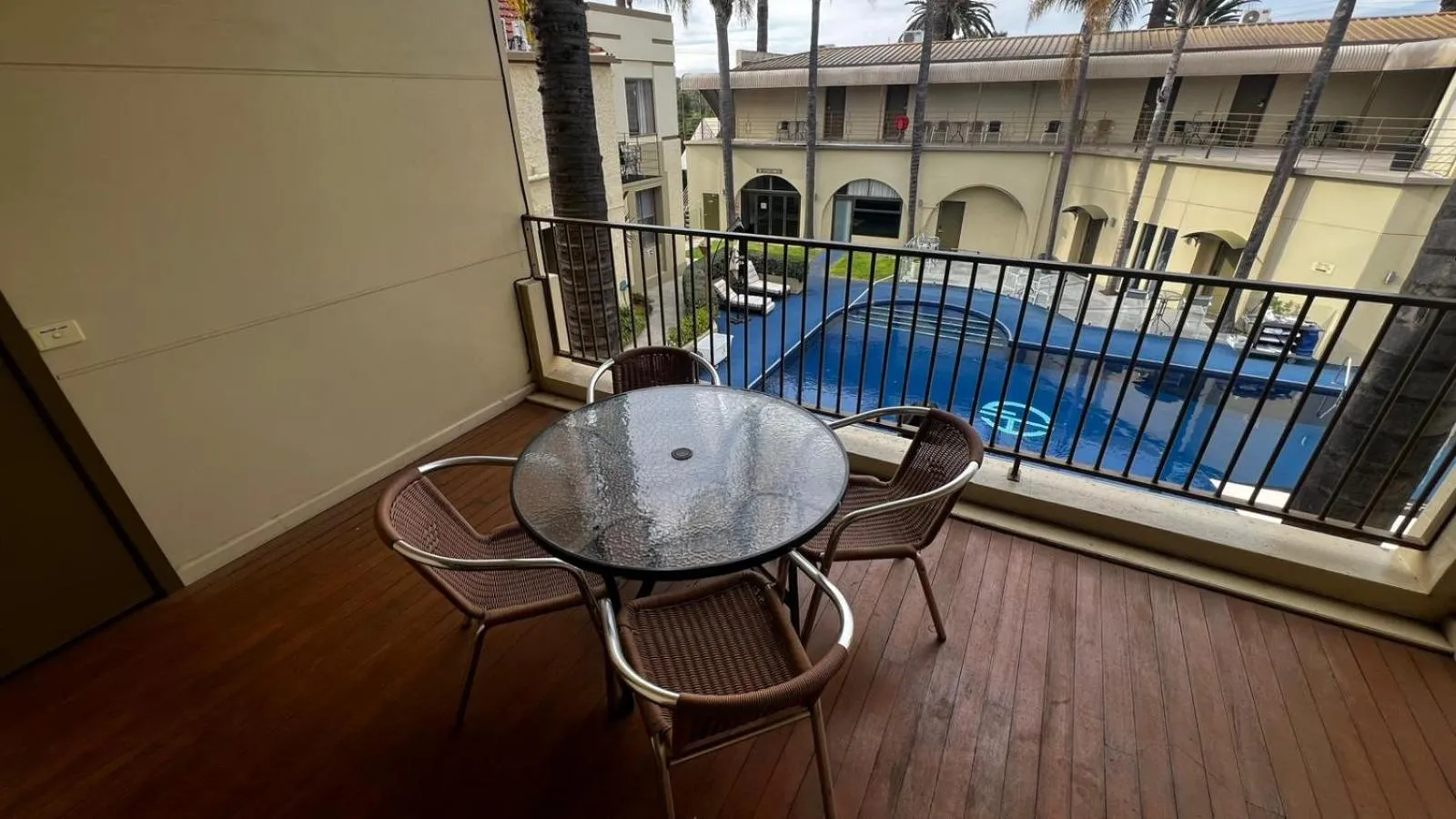 Queen Room with Three Single Beds - Non-Smoking in Quality Hotel Mildura Grand