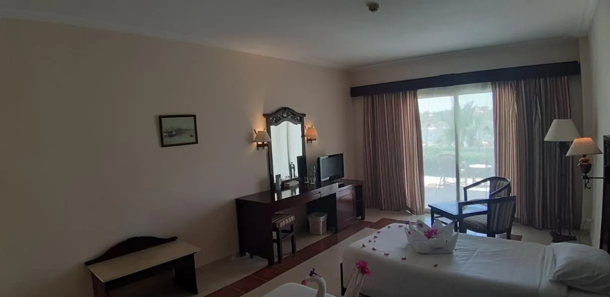 Deluxe Double or Twin Room with Beach Front - single occupancy in Royal Brayka Beach Resort