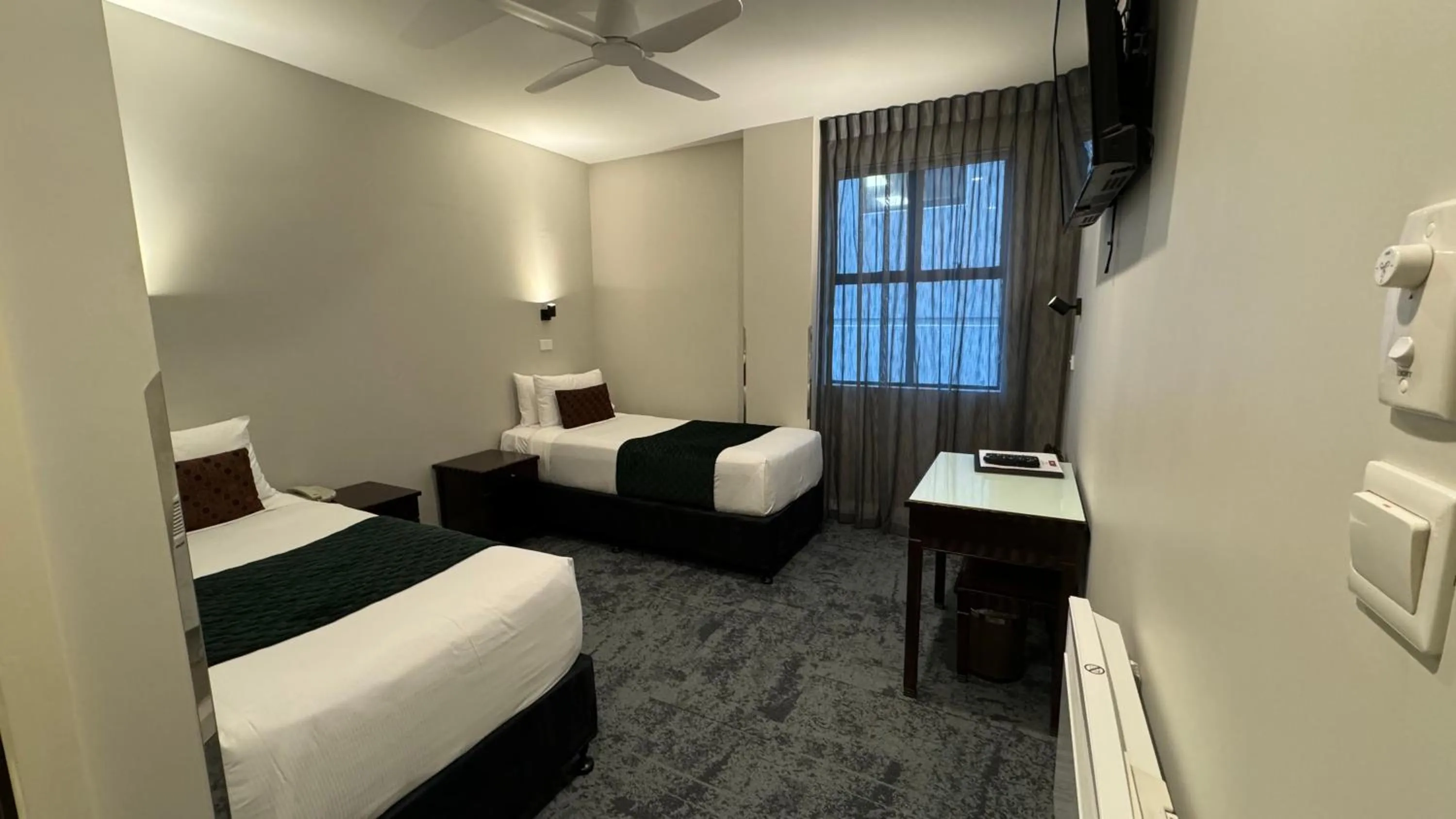 Twin Single Room in Trinity Hotel