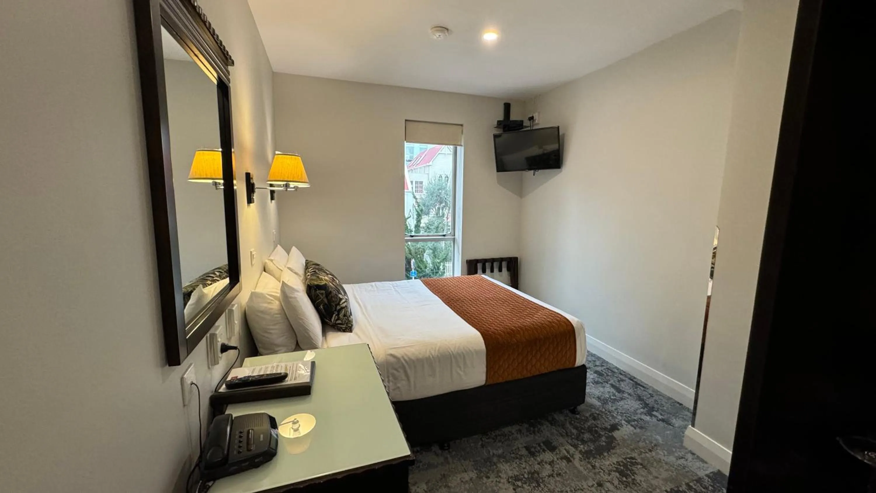 Queen Room in Trinity Hotel