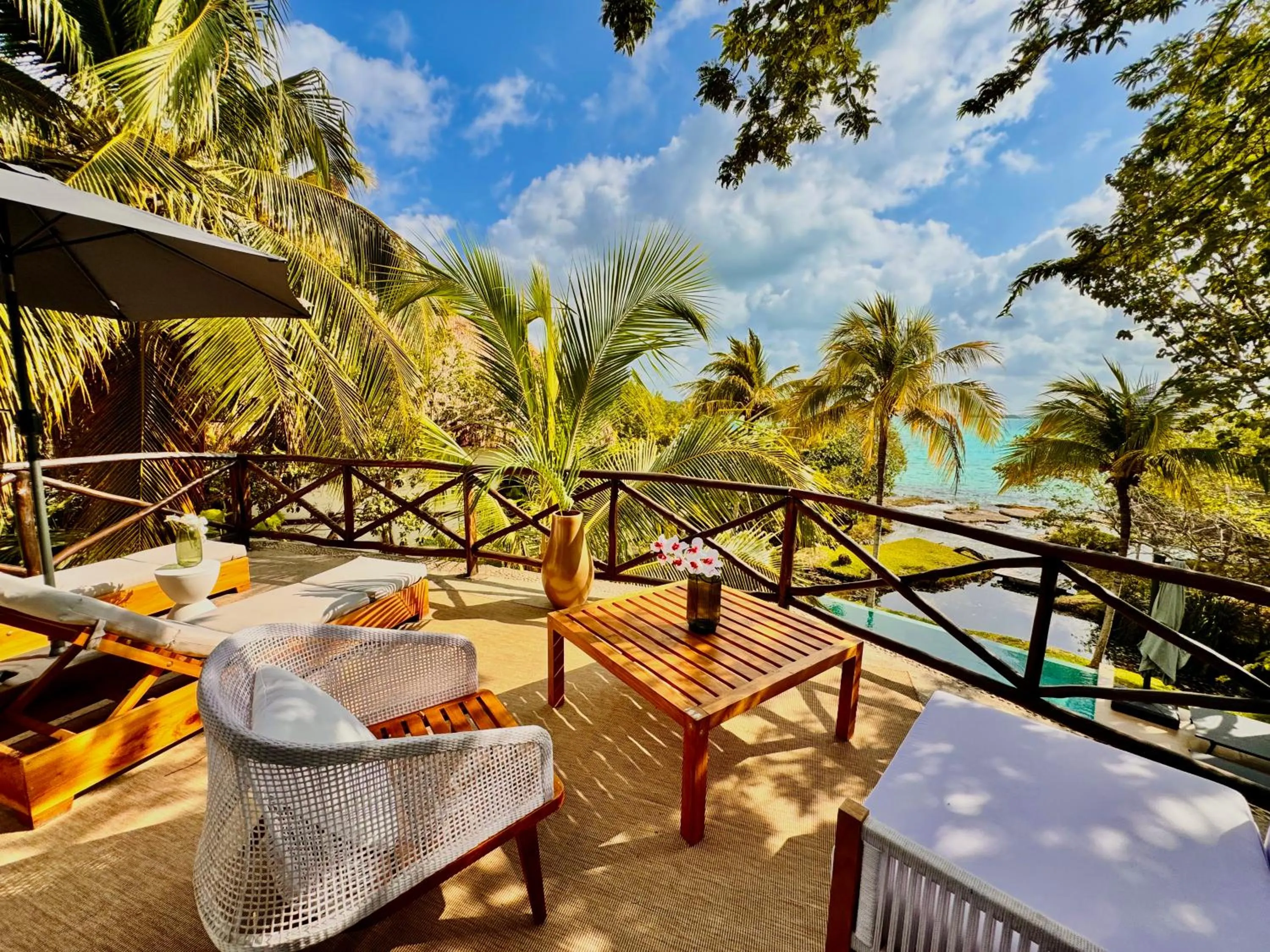 Deluxe Suite in Azulea Bacalar Hotel & Spa - Lagoon Front