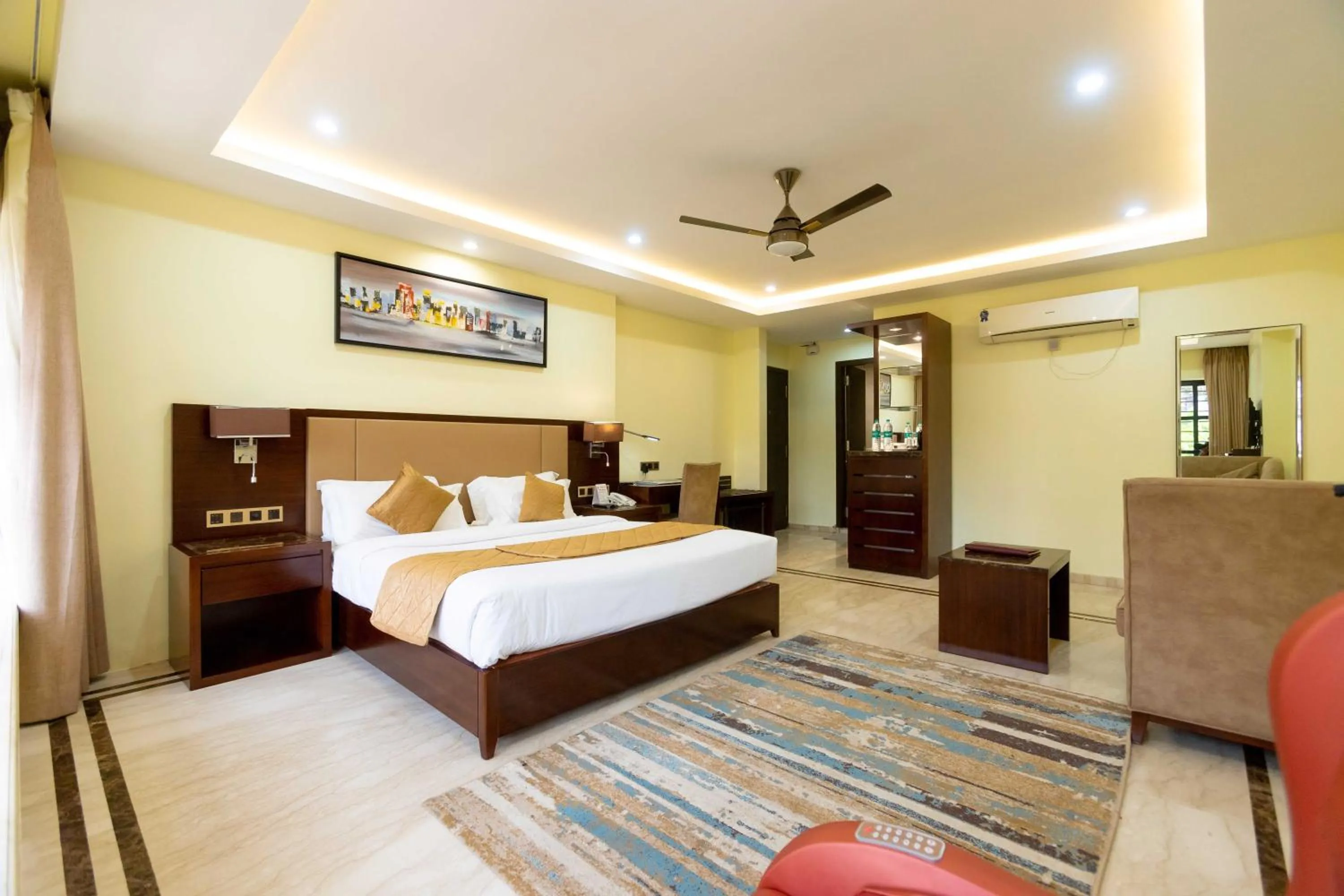 Deluxe Double or Twin Room - single occupancy in Hotel Godwin - Colaba