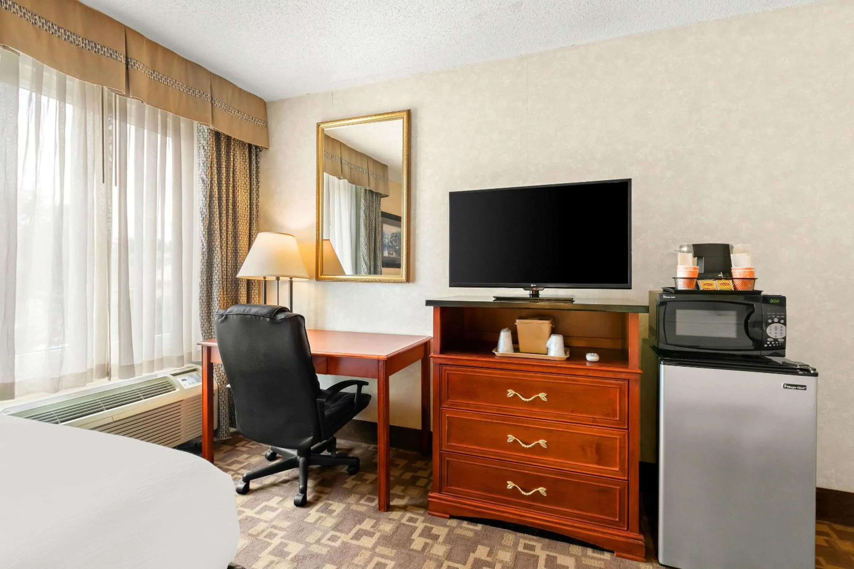 Double Room with Two Double Beds - Accessible/Non Smoking in Quality Inn Edison-New Brunswick