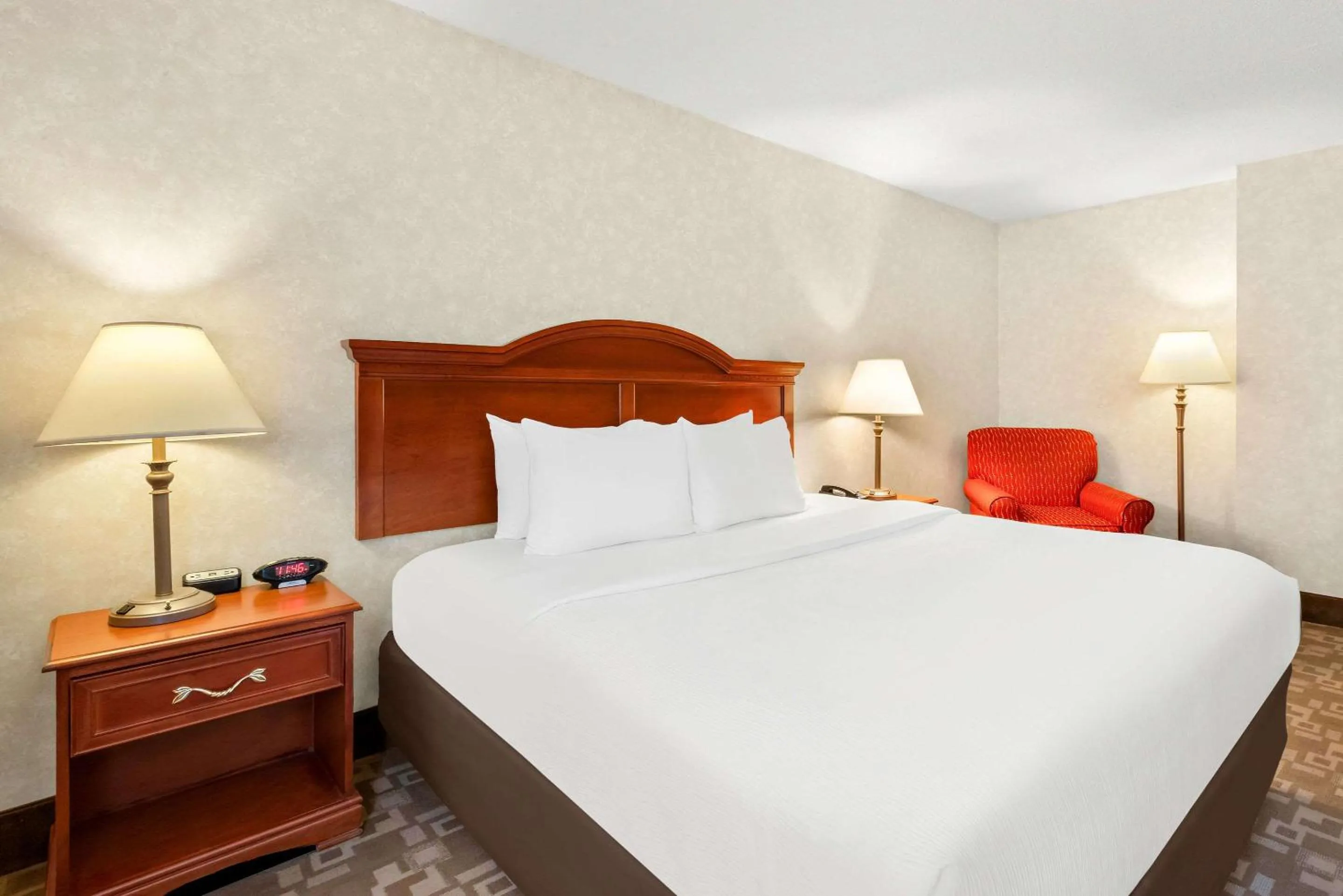 King Room - Accessible/Non Smoking in Quality Inn Edison-New Brunswick