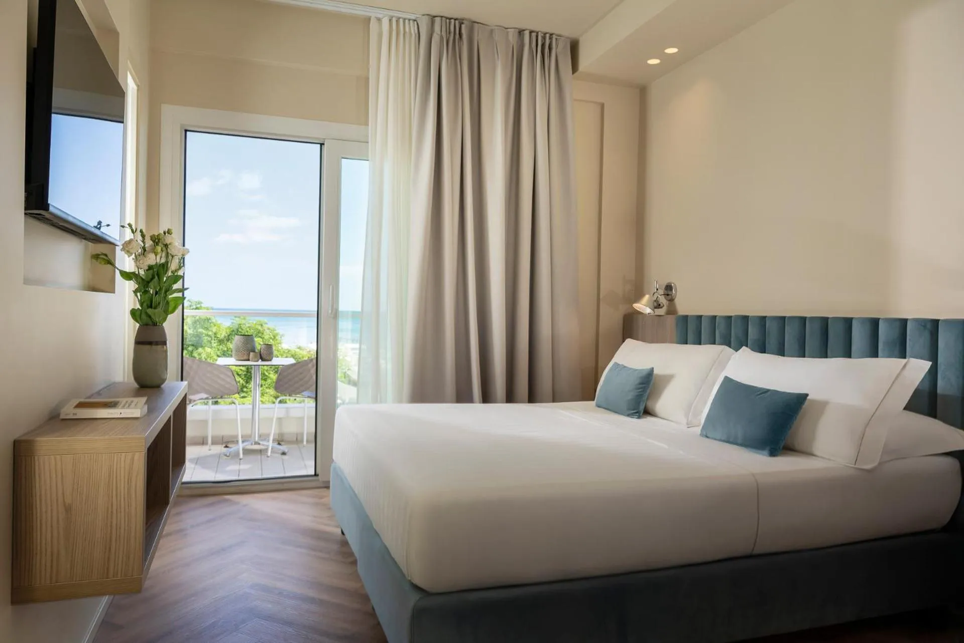 Deluxe Double or Twin Room with Sea View - single occupancy in Hotel Ambasciatori