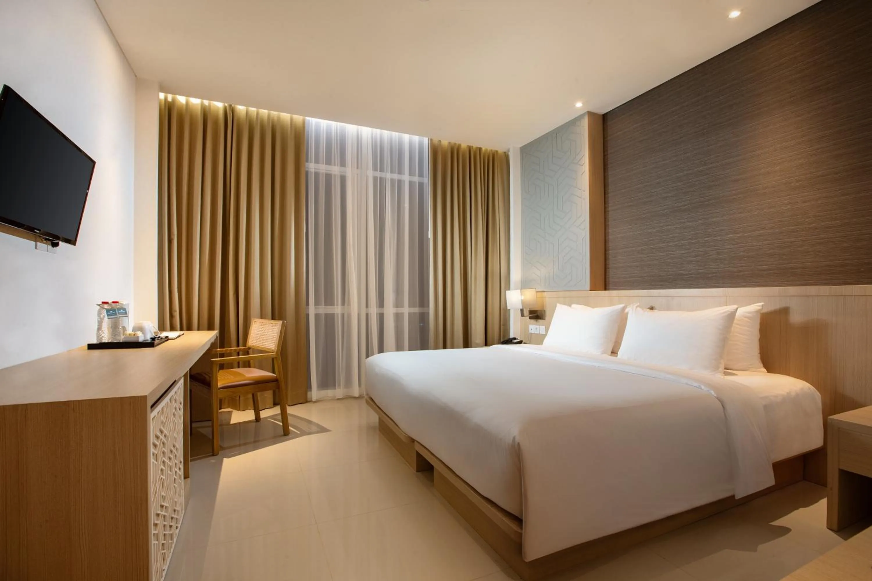 Deluxe King Room in Hotel Santika Gresik