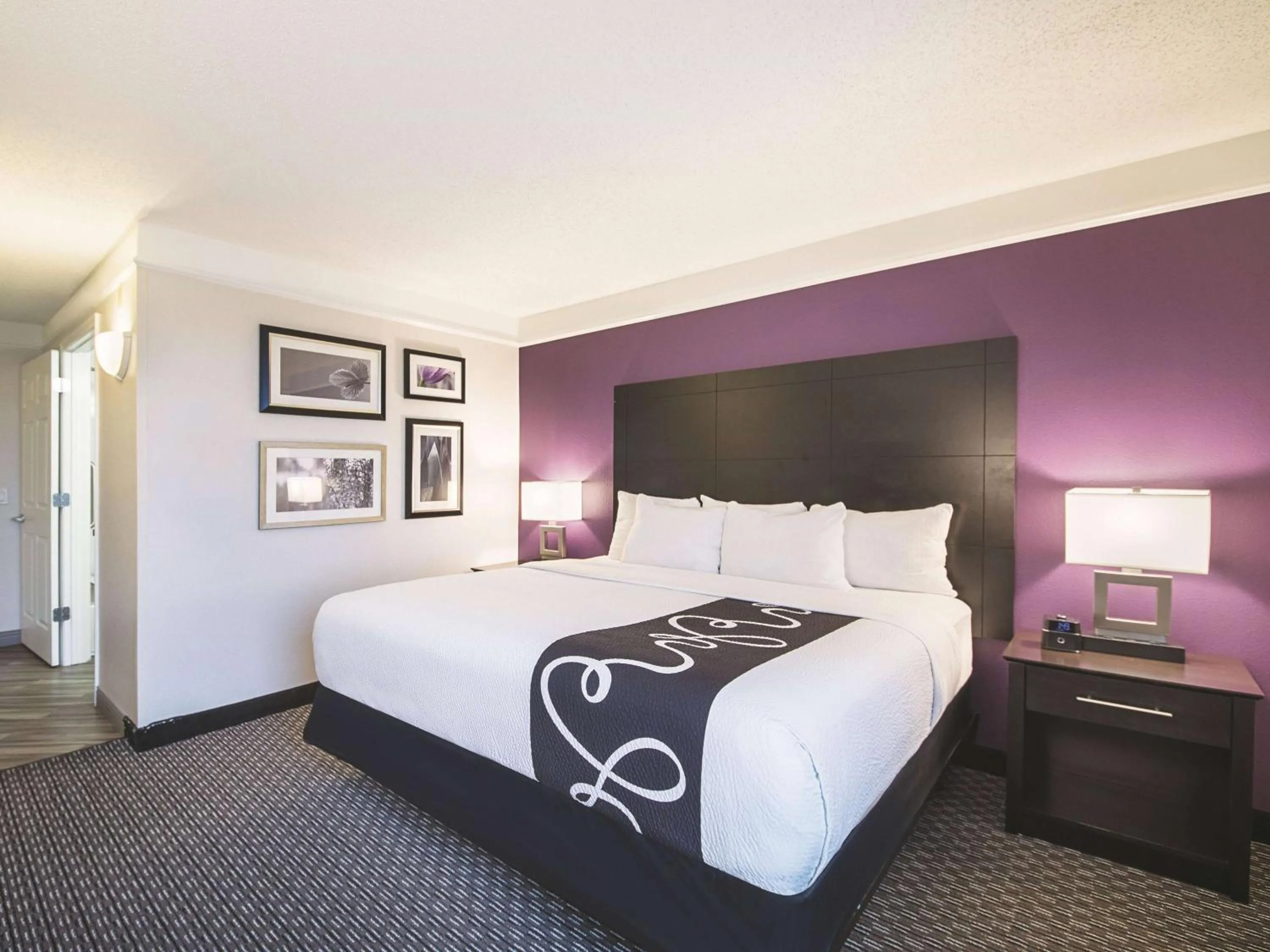 King Room with One King Bed and Walk-In Shower - Non-Smoking in La Quinta by Wyndham Austin Round Rock