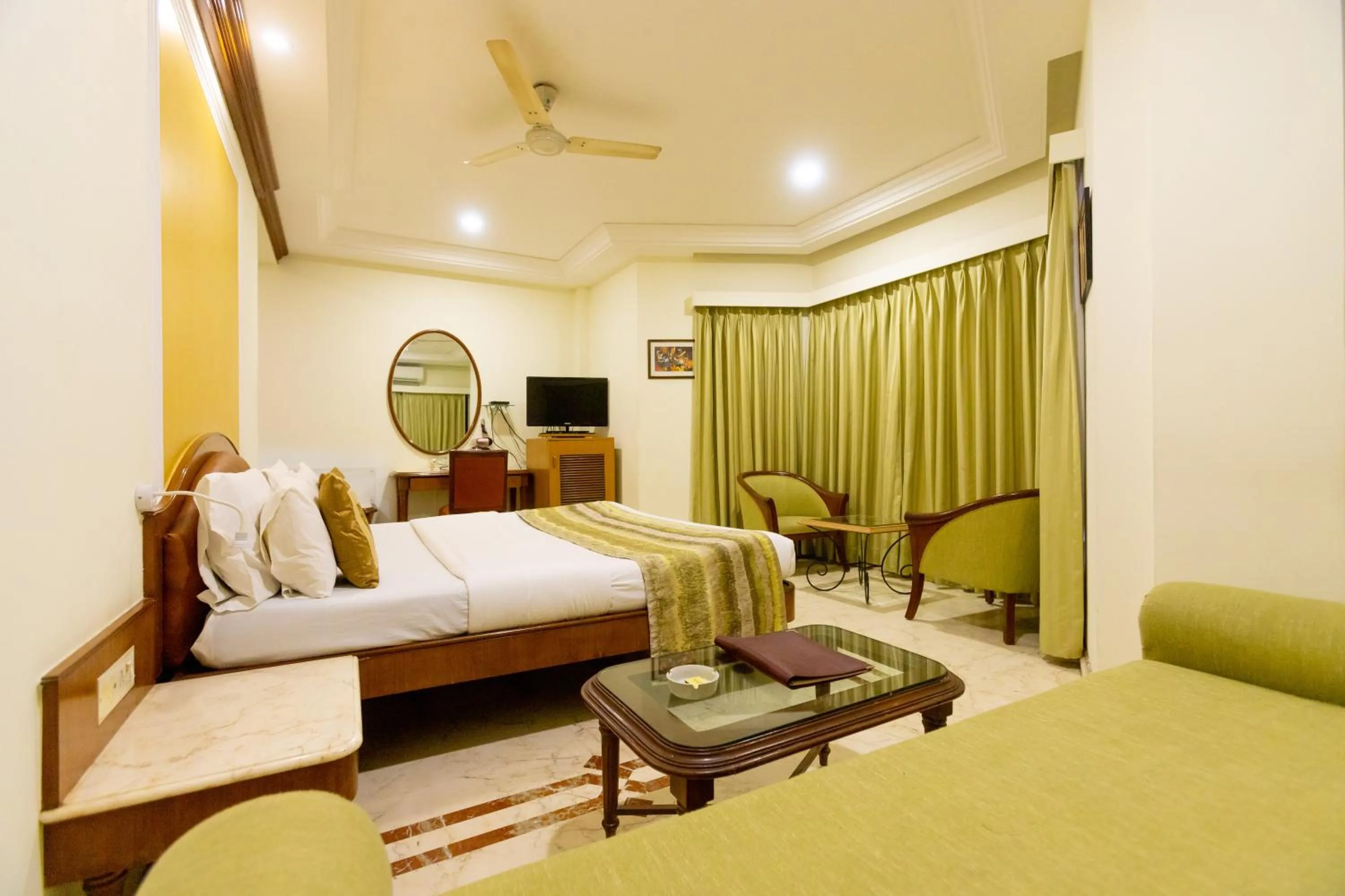 Deluxe Room in Garden Hotel