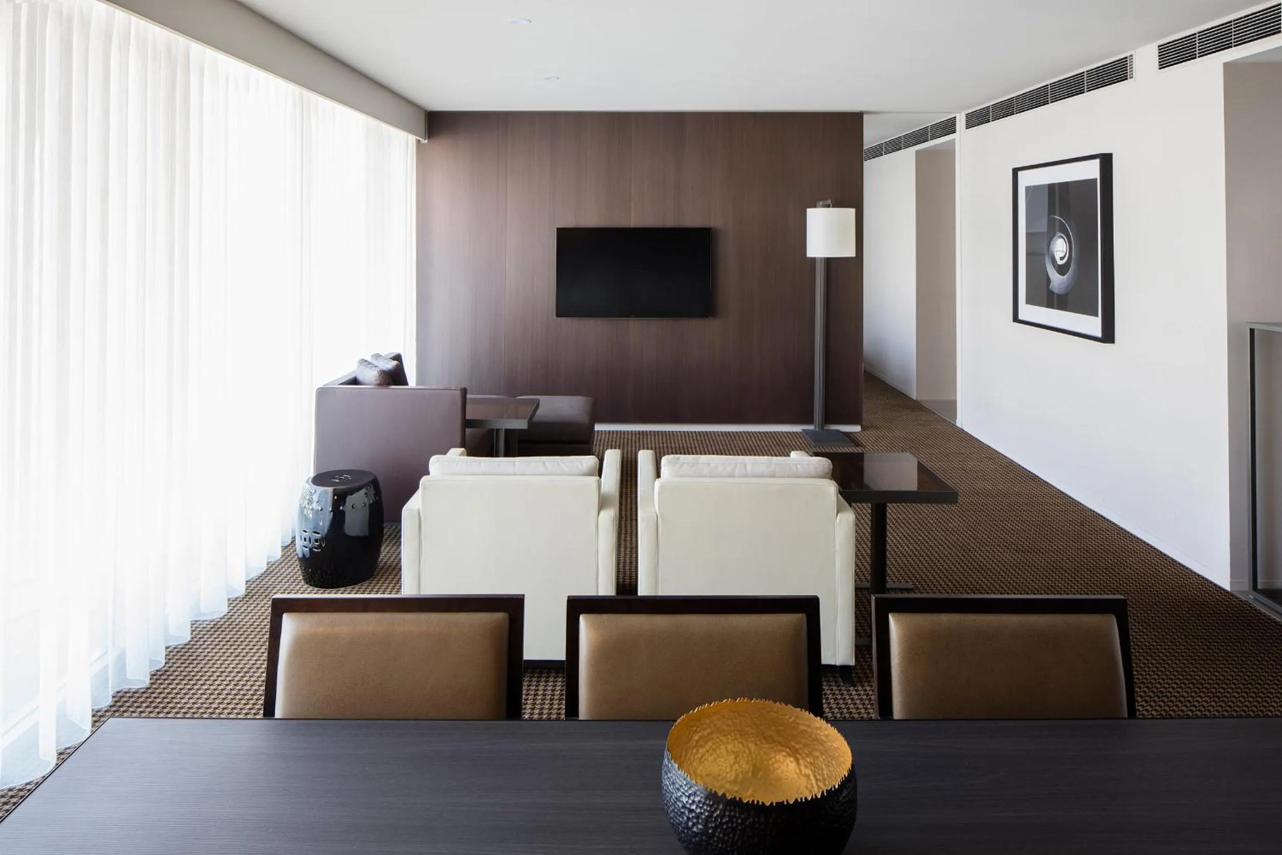 Atrium Two-Bedroom Apartment in Hotel Realm