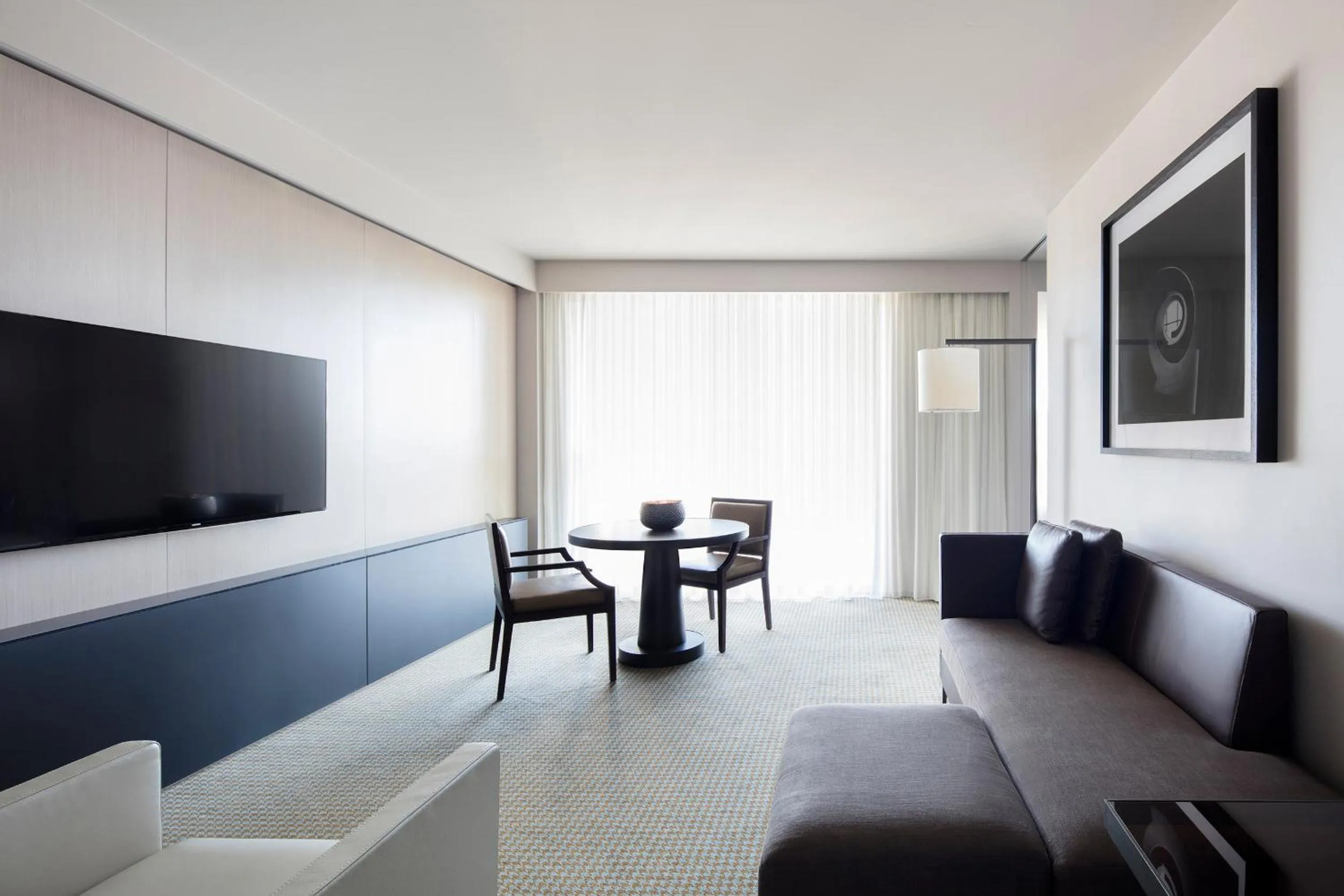 One-Bedroom Suite - Realm in Hotel Realm